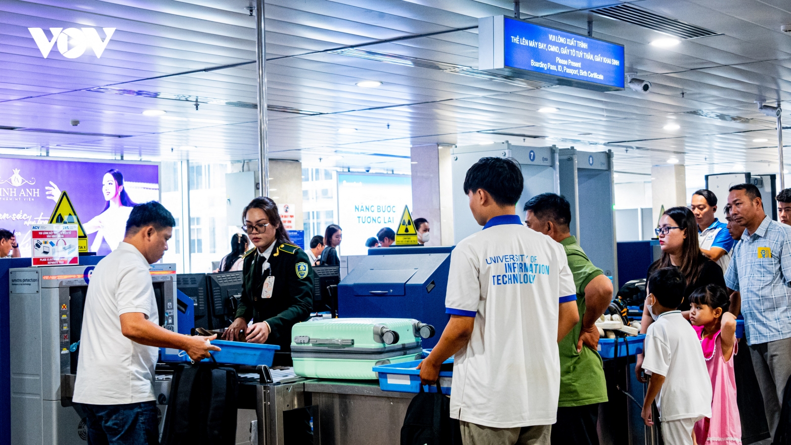 Sân bay Tân Sơn Nhất dự kiến đón 4 triệu lượt, cao điểm 970 chuyến bay một ngày