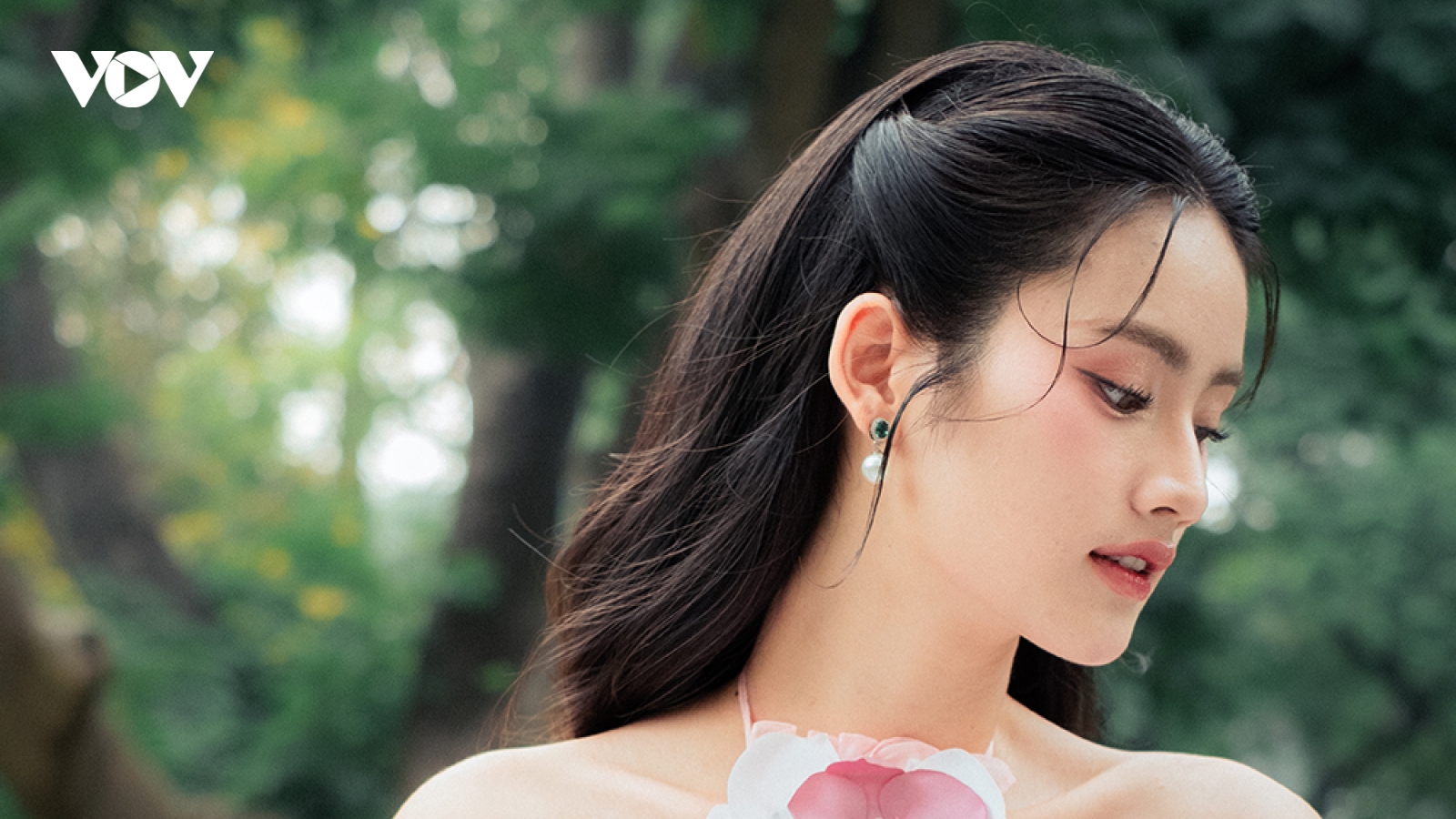 Hoa hậu Ý Nhi thăng hạng nhan sắc trước thềm dự thi Miss World