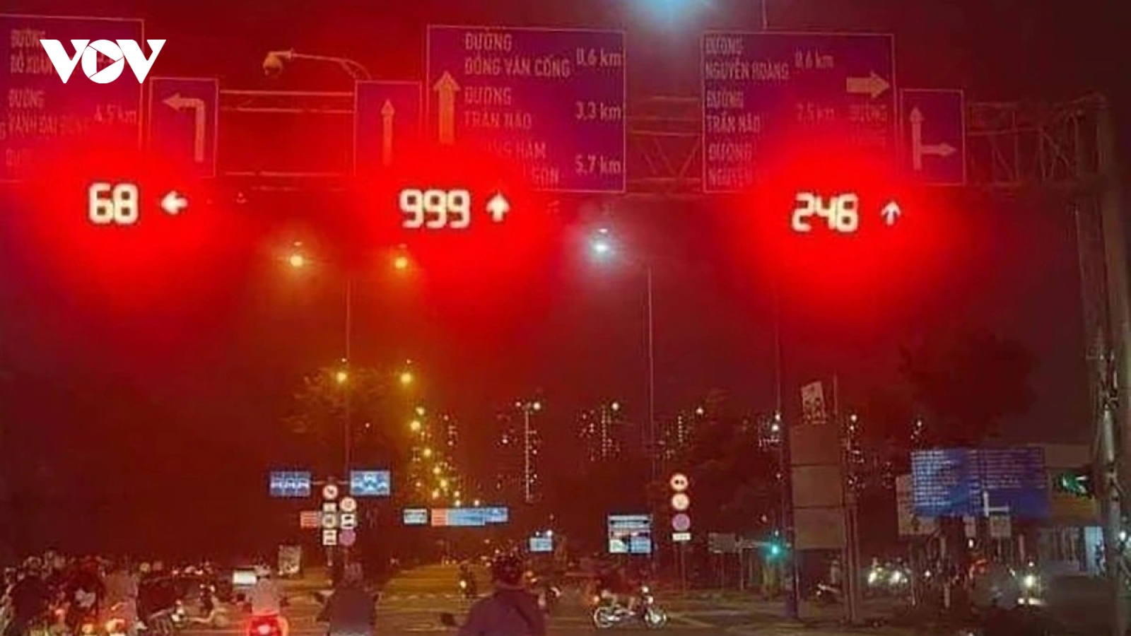 Lãnh đạo Cục CSGT lý giải về tín hiệu đèn "vừa xanh đã nhảy đỏ"