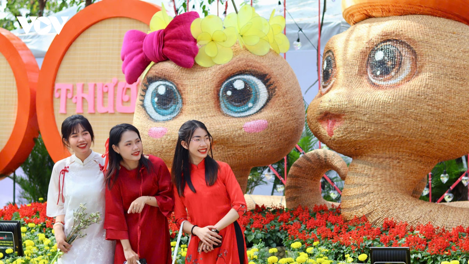 Bất ngờ với linh vật rắn độc đáo tại Bình Dương