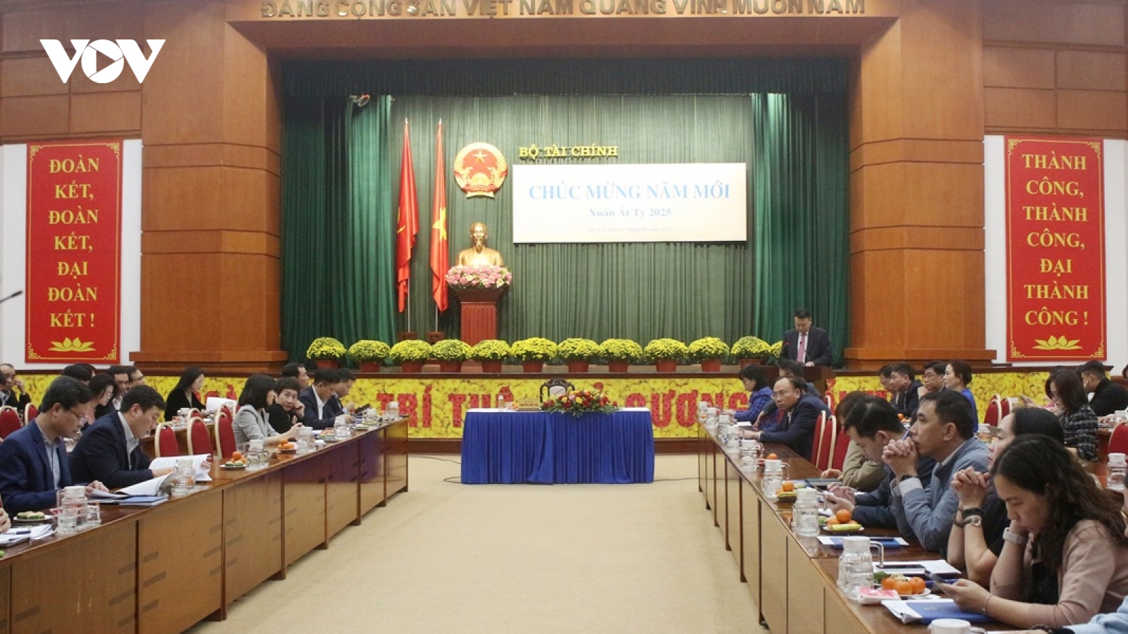 Rà soát danh sách nộp thuế của người nổi tiếng livestream bán hàng