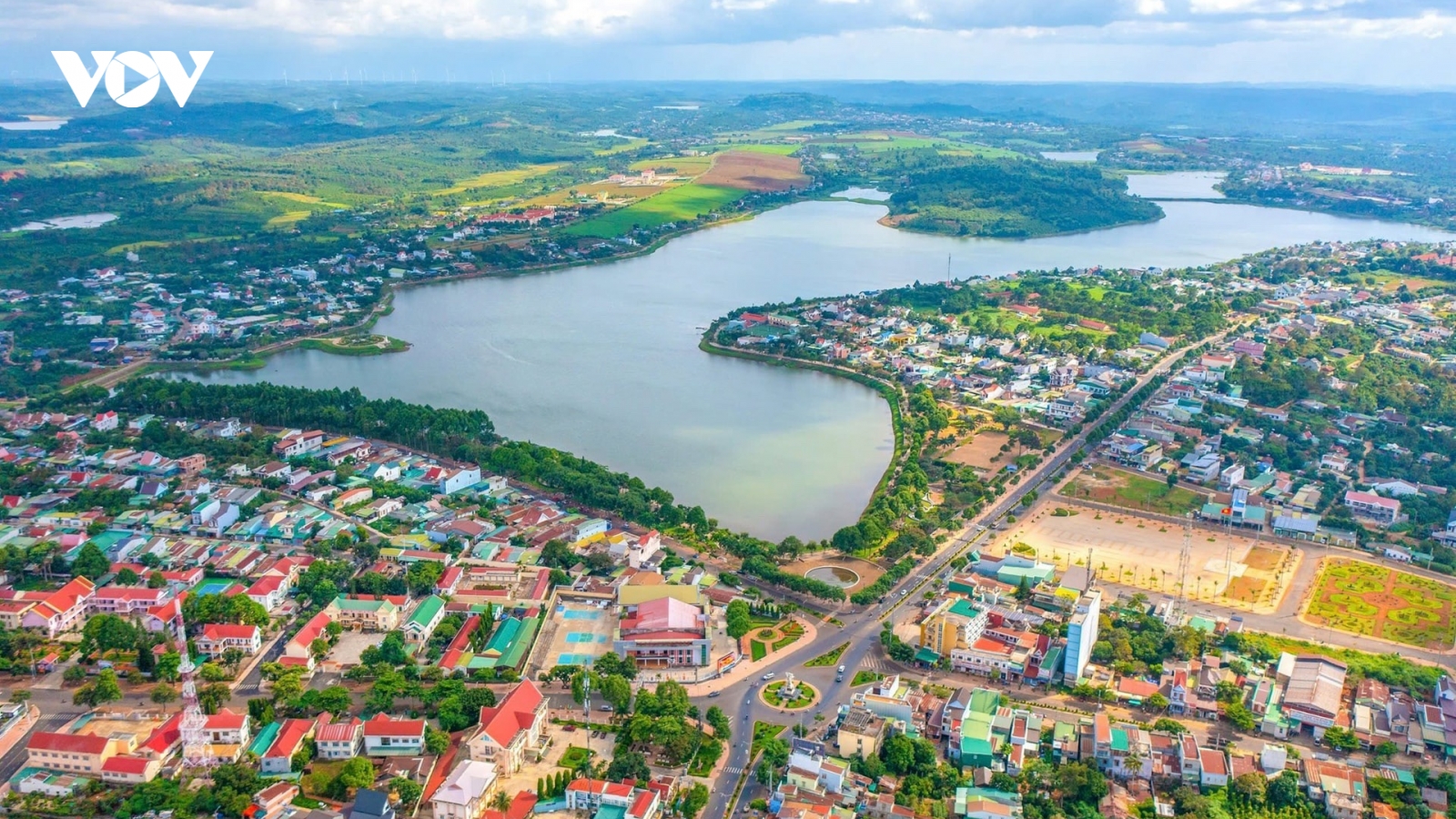 Dân ở huyện biên giới tỉnh Đắk Nông sắm hơn 1.000 ô tô