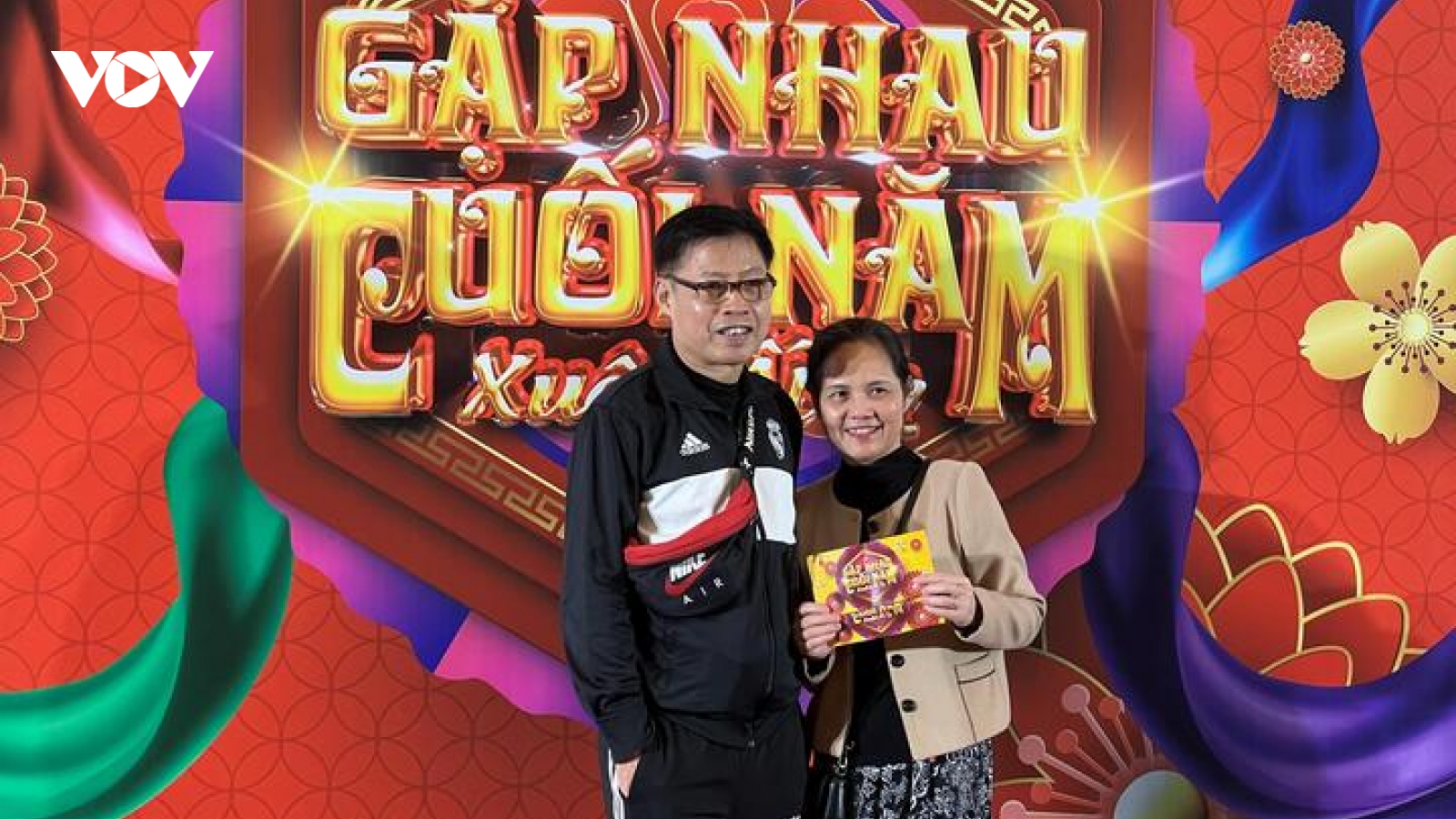 "Táo quân" ngày đầu ghi hình: Phe vé tranh giành khách, ế ẩm do hét giá cao
