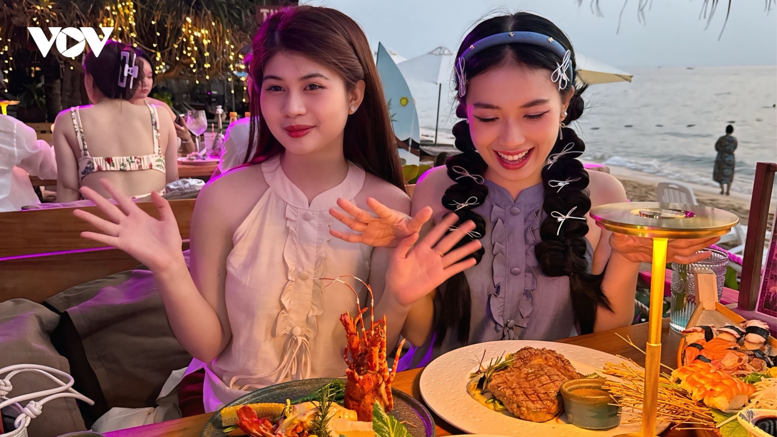 Không khí Tết Ất Tỵ 2025 tại Phú Quốc: Trải nghiệm Tết độc đáo tại Sunset Beach