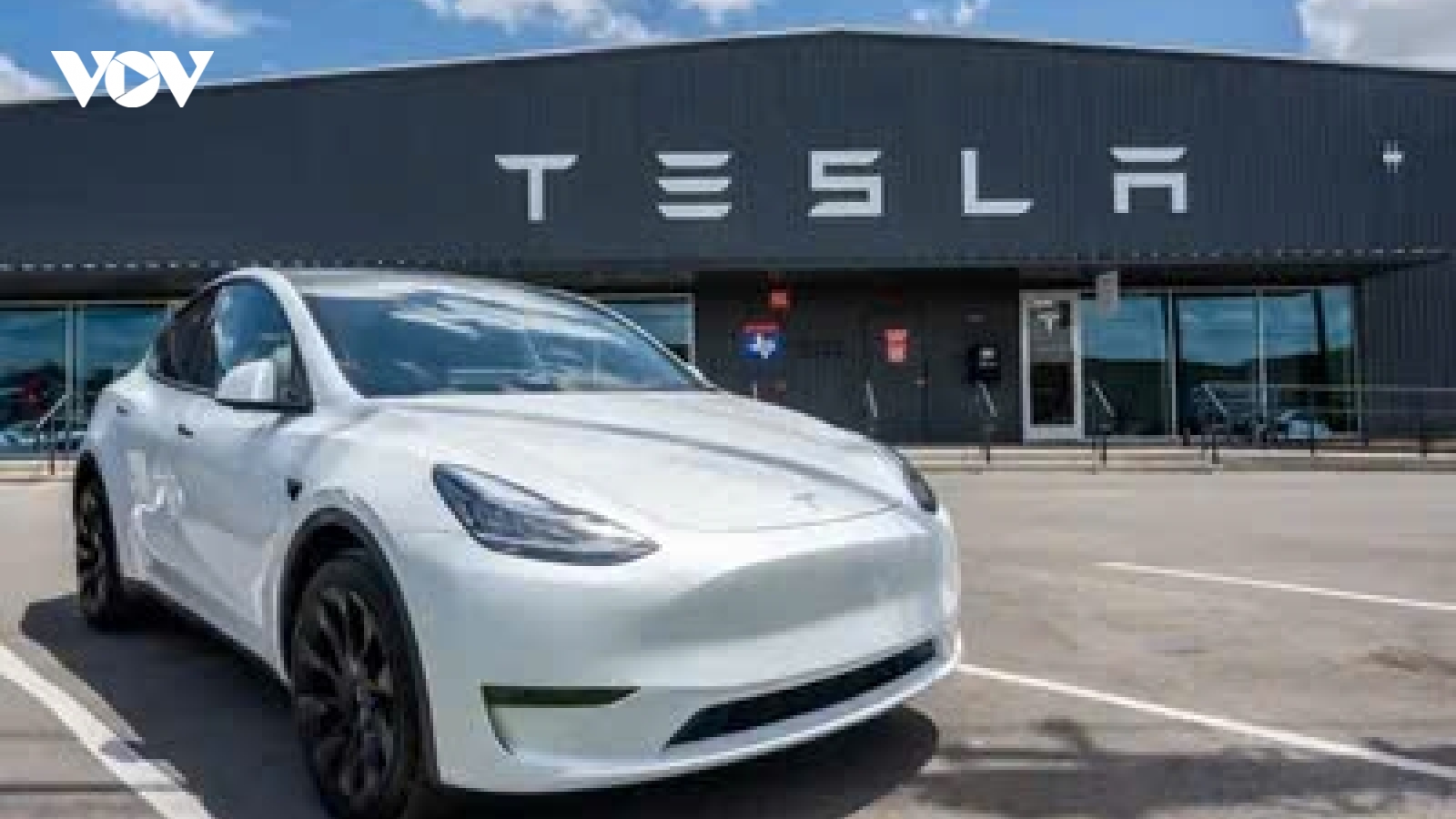 Lượng xe bàn giao hàng năm của Tesla sụt giảm lần đầu tiên trong lịch sử
