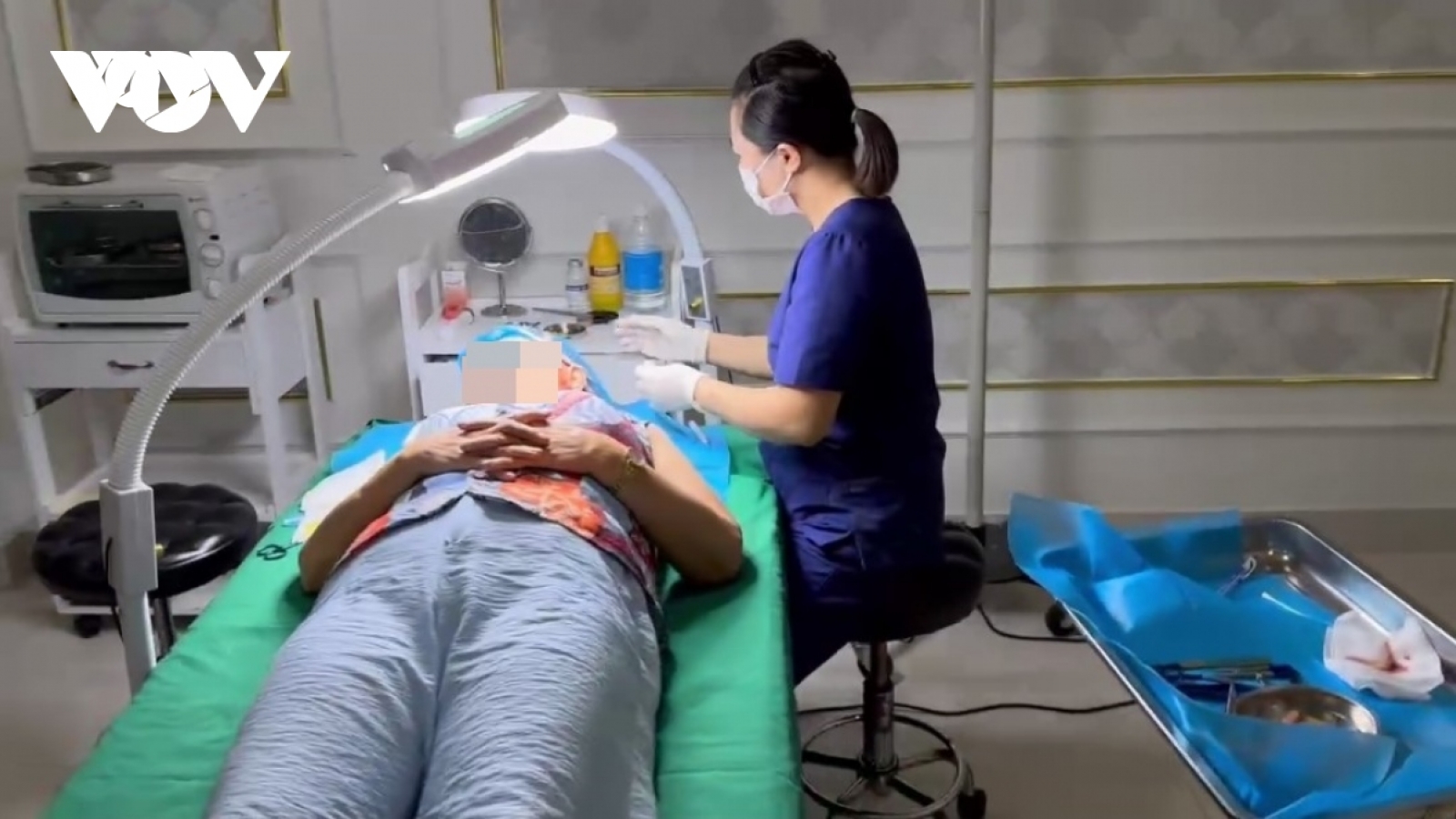 Làm đẹp đón Tết: Coi chừng tiền mất tật mang