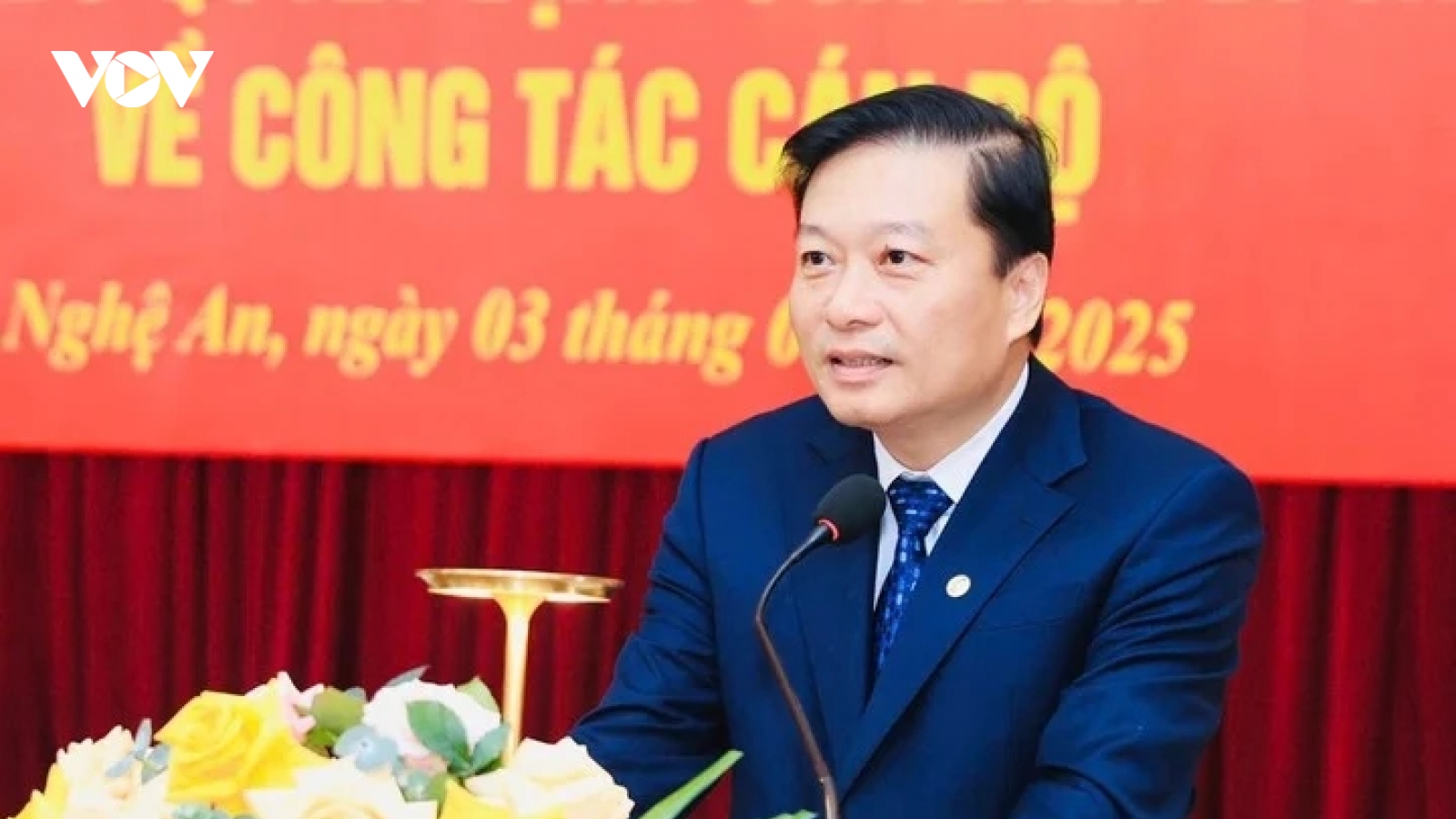 Ông Lê Hồng Vinh giữ chức Chủ tịch UBND tỉnh Nghệ An