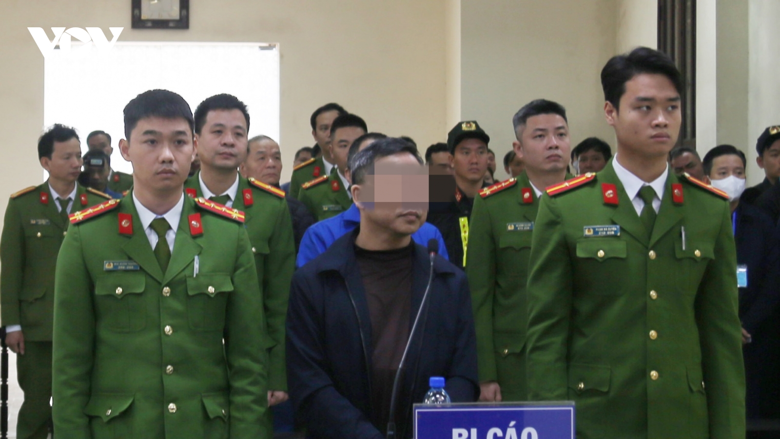 Ông Lưu Bình Nhưỡng khai việc nhận 300.000 USD từ doanh nghiệp “là sai lầm lớn”