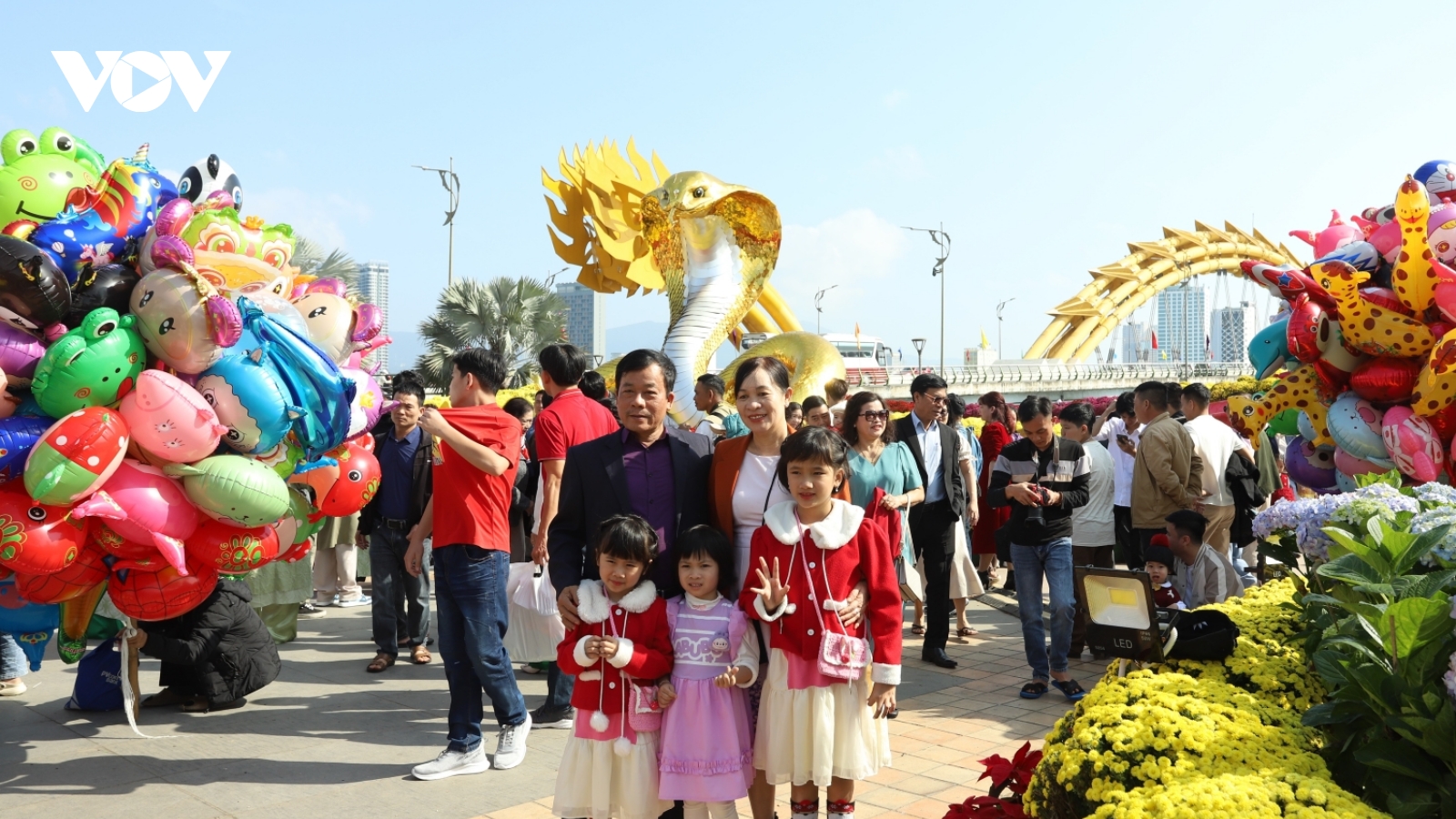Du xuân đường hoa, check-in linh vật Ất Tỵ 2025 ở thành phố Đà Nẵng