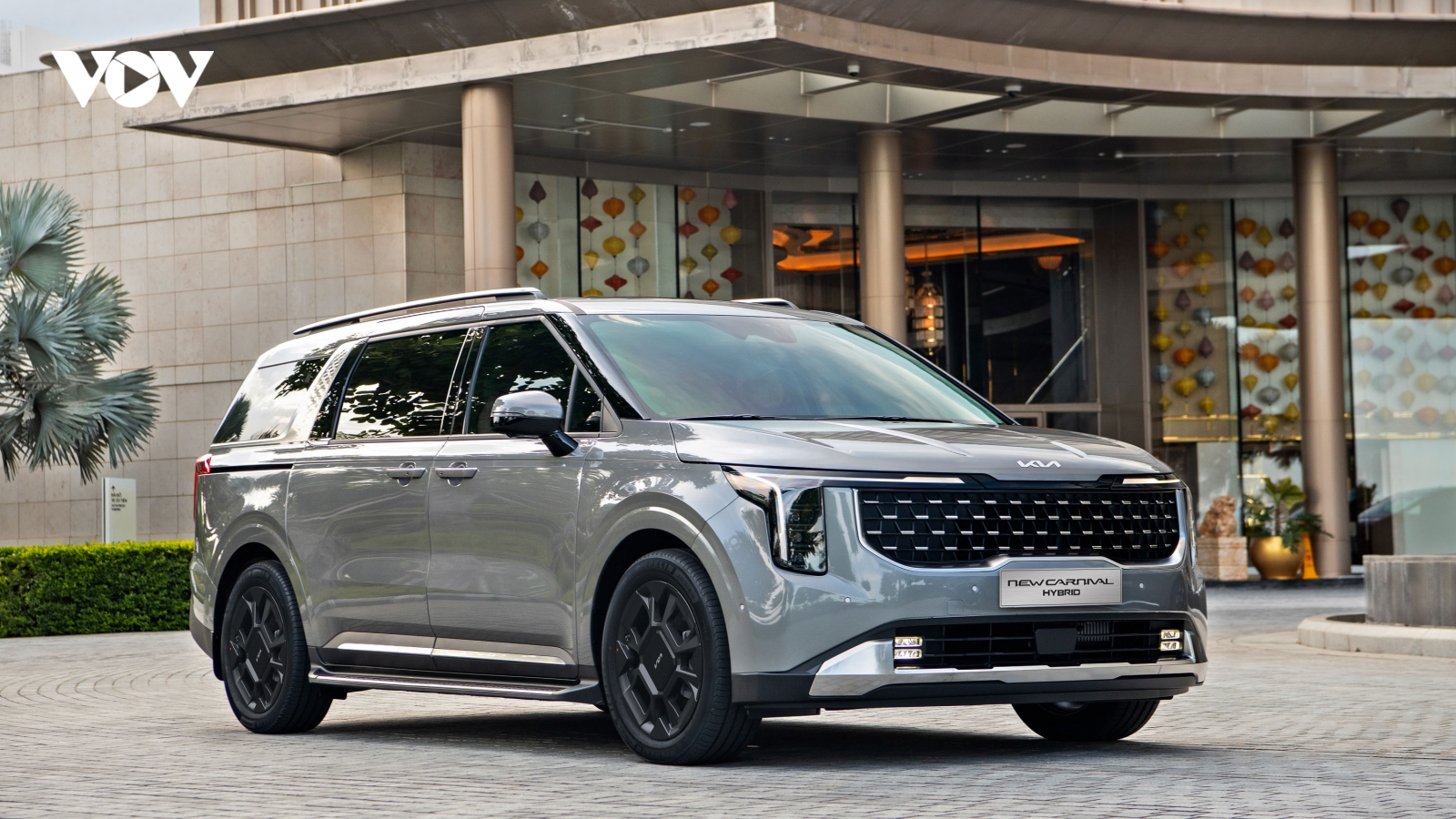 Kia Carnival có thêm phiên bản Hybrid, giá 1,849 tỷ đồng
