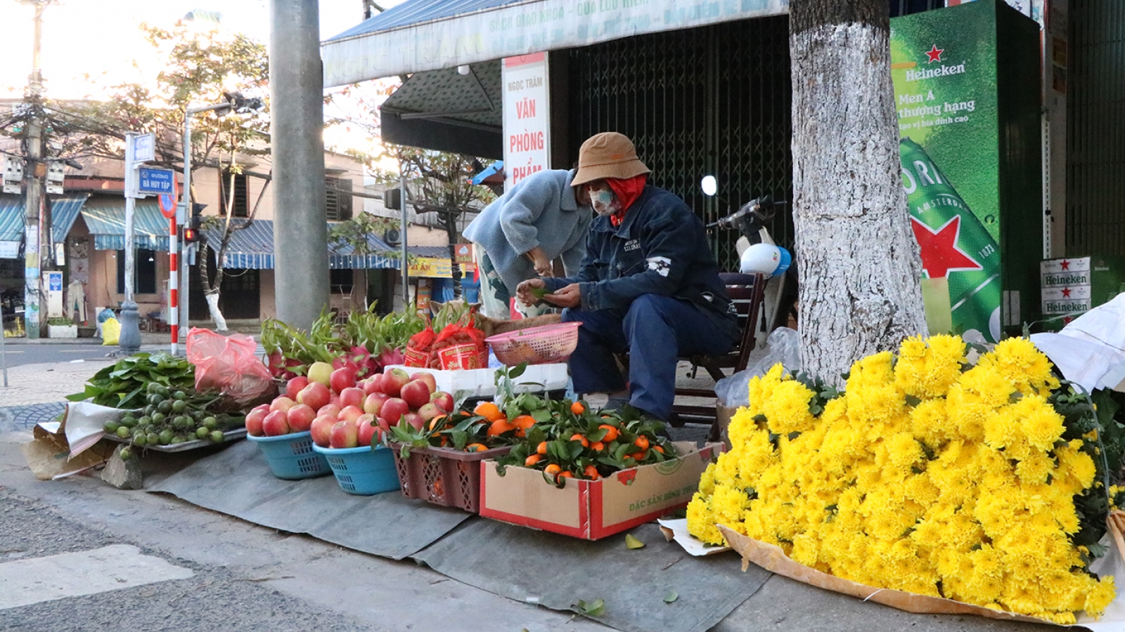 Rộn ràng phiên chợ may mắn đầu năm