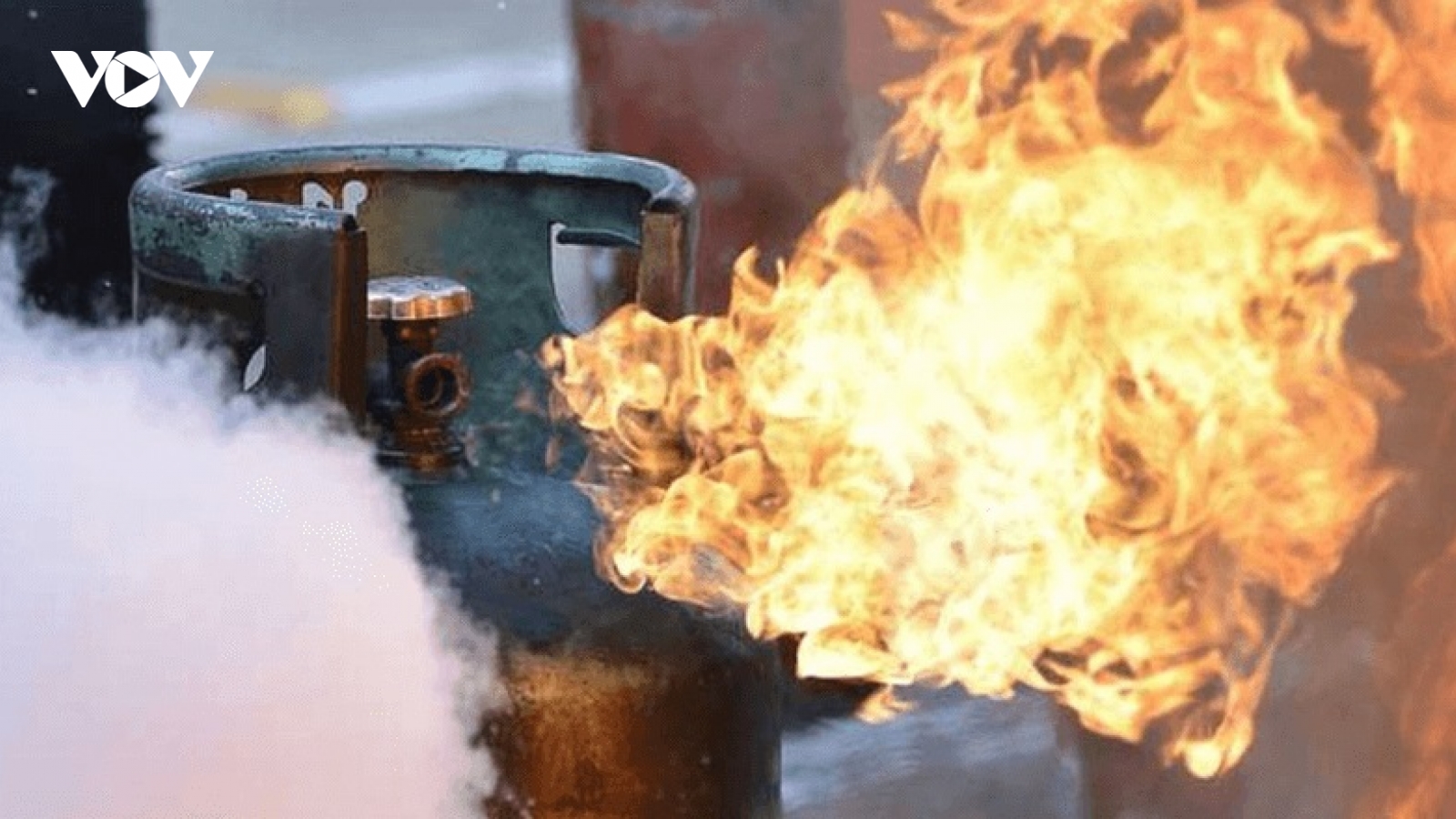 Nổ bình gas khi đi ăn lẩu, 9 giáo viên và học sinh bị thương