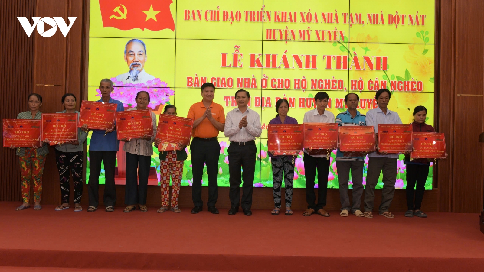 Sóc Trăng bàn giao 328 căn nhà ở cho hộ nghèo theo chương trình xóa nhà tạm, nhà dột nát