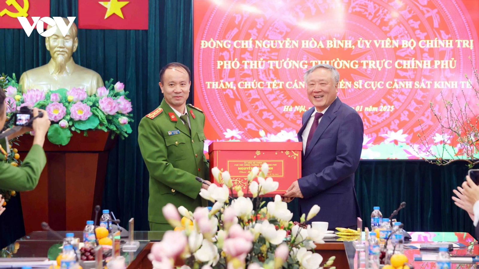 Phó Thủ tướng Thường trực Nguyễn Hòa Bình chúc Tết Cục Cảnh sát Kinh tế