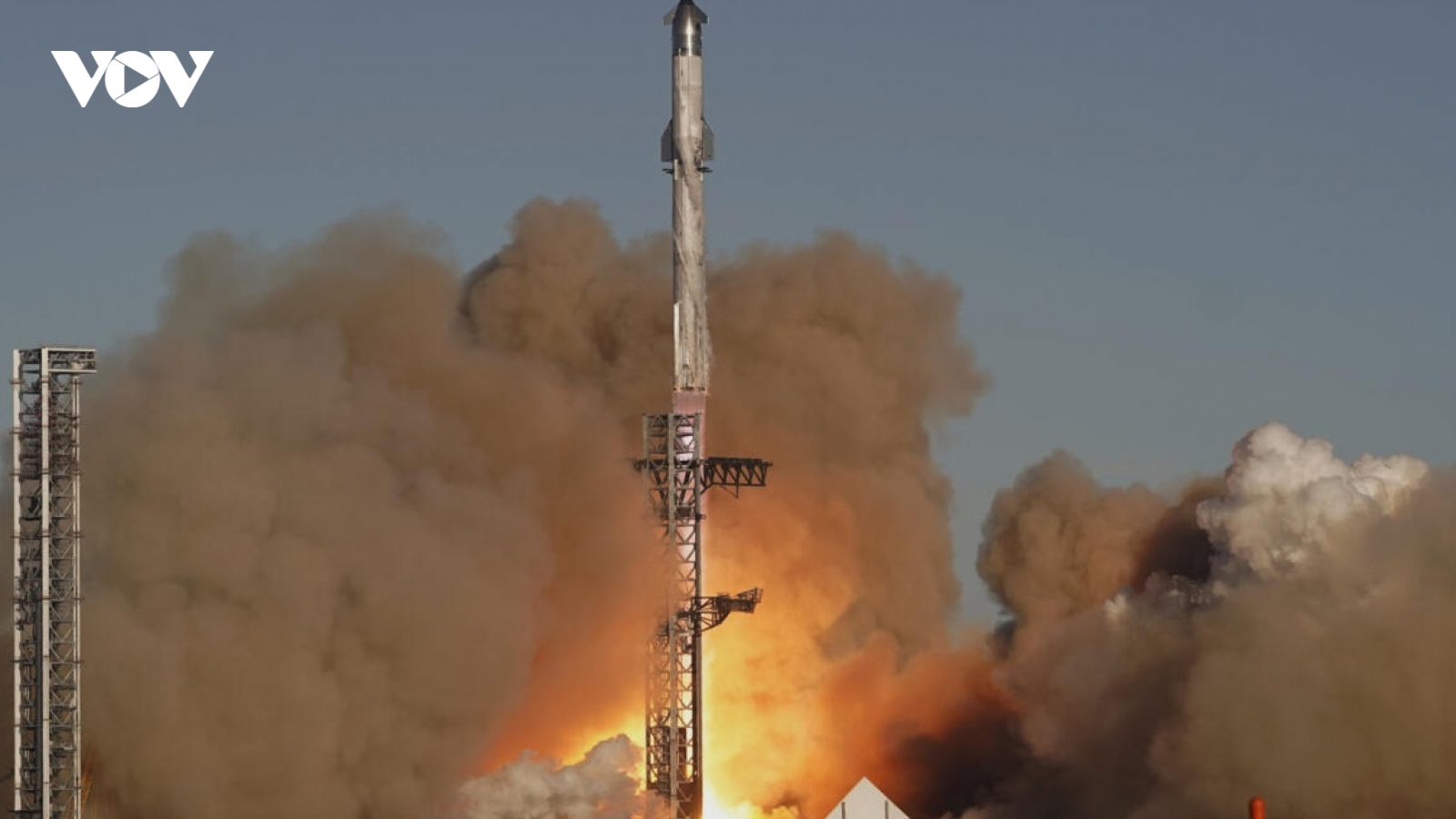 Tên lửa SpaceX Starship vỡ trong không gian, gây gián đoạn giao thông hàng không