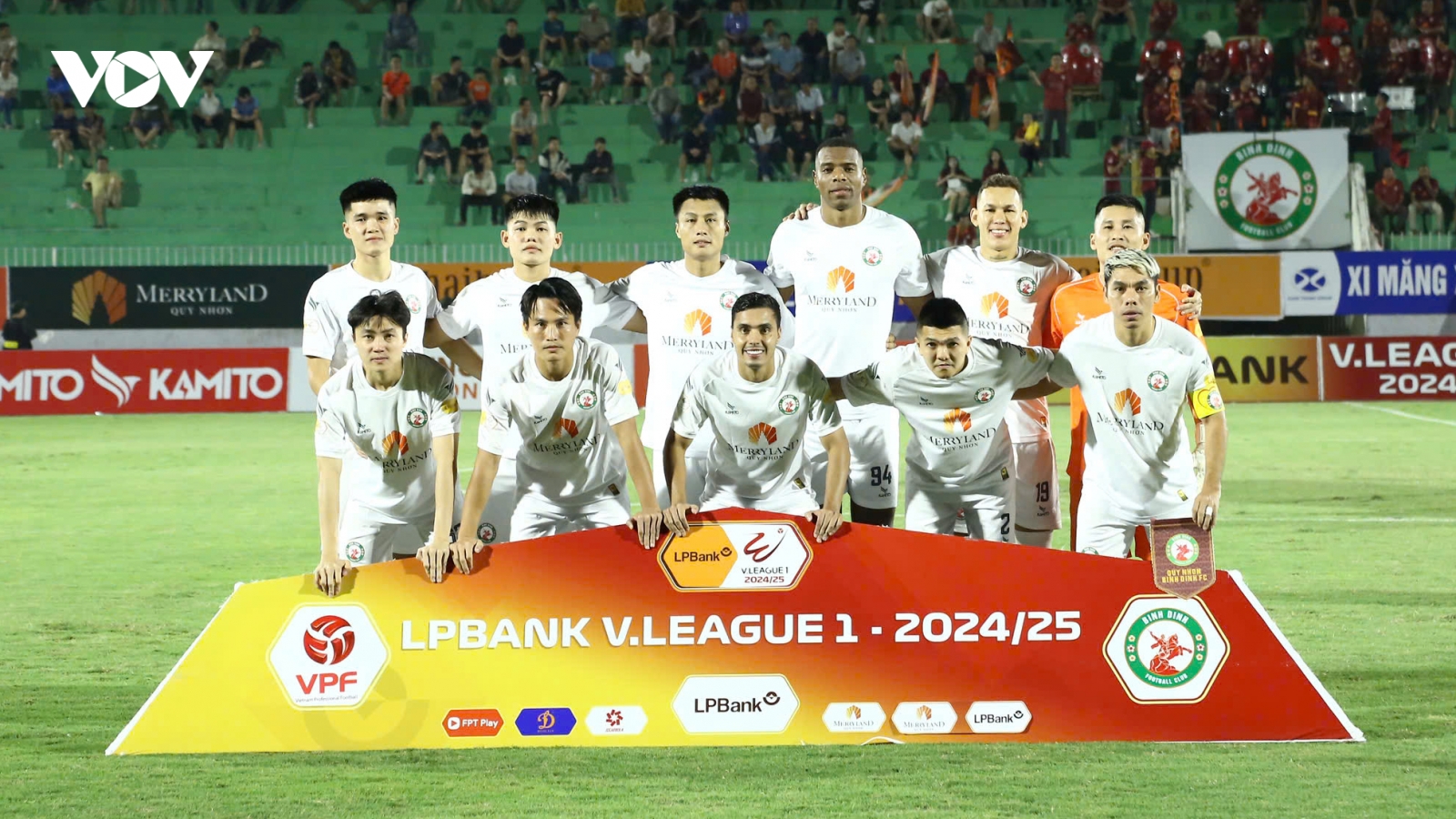 Cầu thủ V-League bị treo giò vì tình huống hy hữu