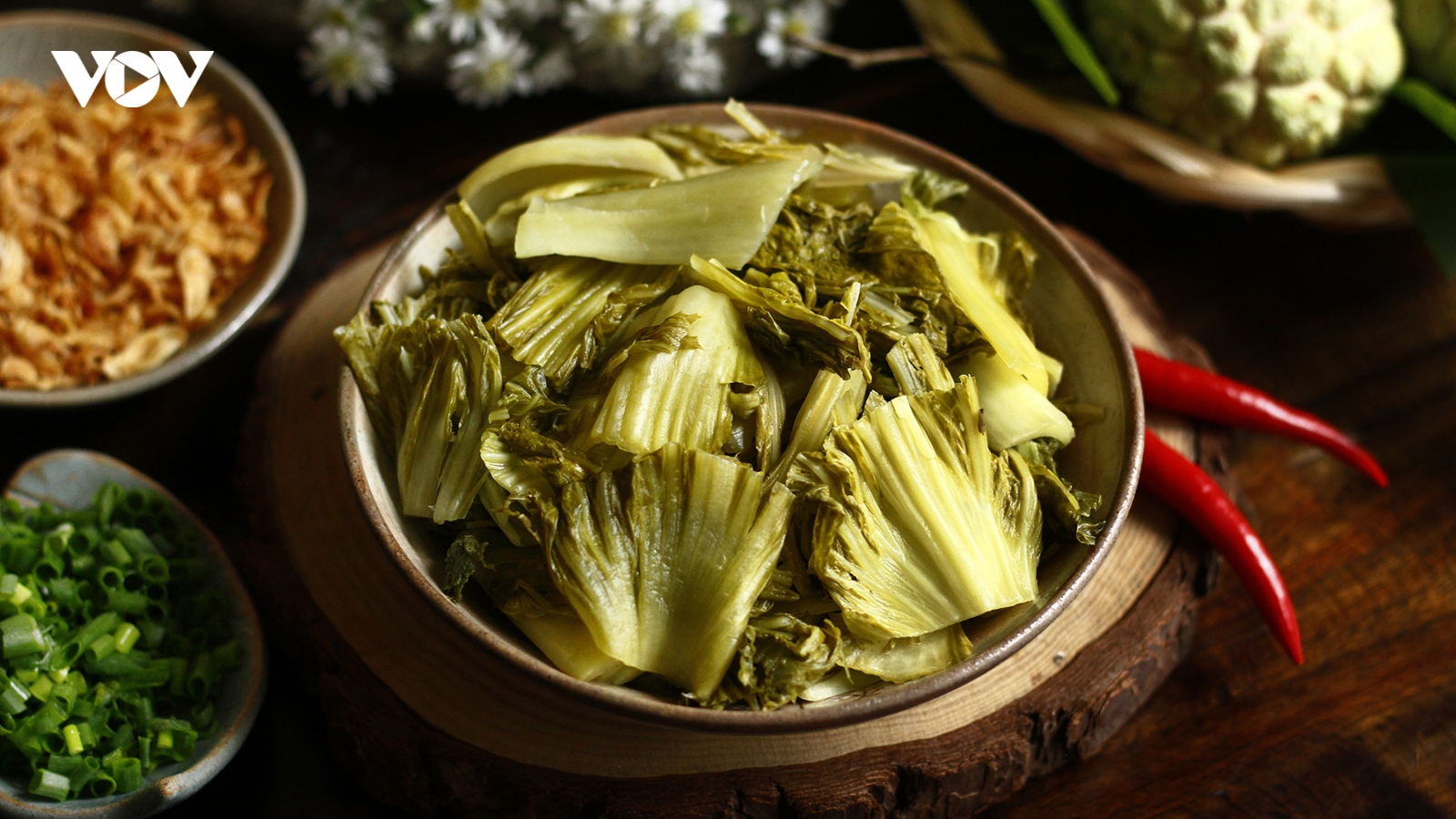 Những người nên hạn chế ăn dưa muối