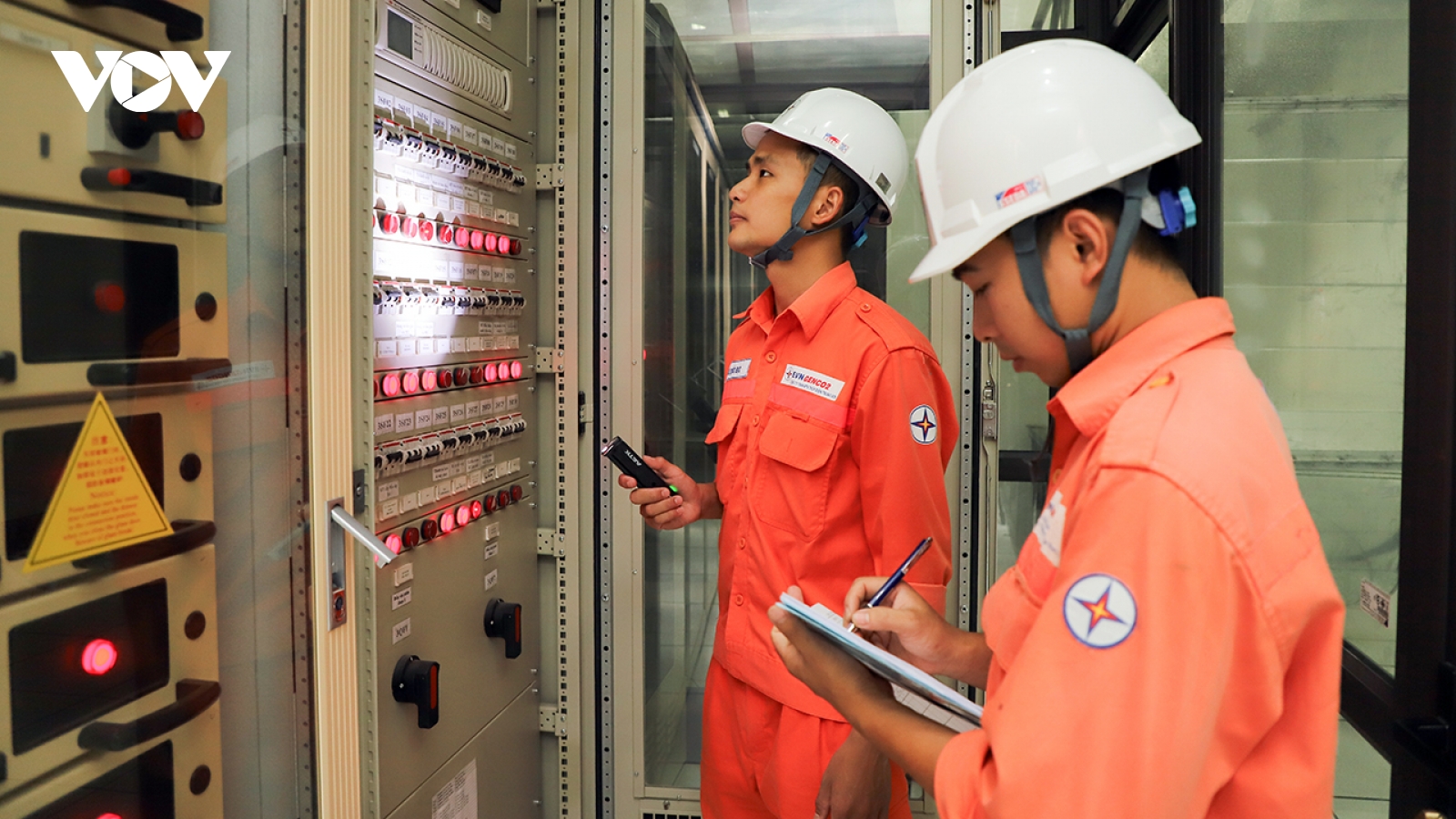 Tiền điện tháng 6 lại tăng cao, người tiêu dùng đặt hàng ngàn câu hỏi vì sao?