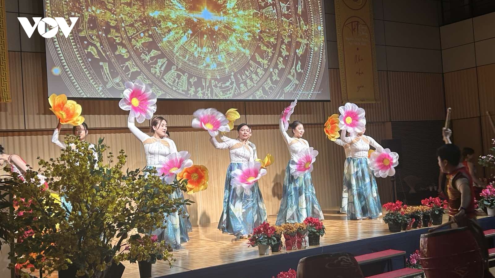“Xuân quê hương tại Tokyo 2025” nồng ấm tình người xa Tổ quốc