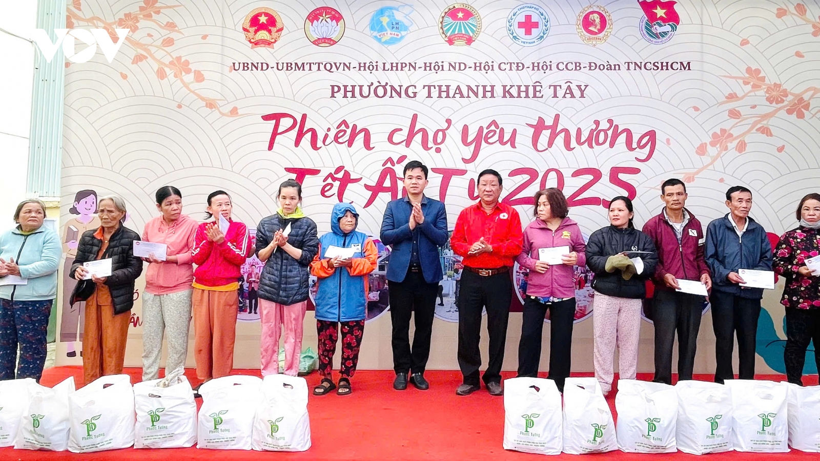 Hội Chữ thập đỏ TP Đà Nẵng vận động hơn 5 tỷ đồng trao quà tết tặng người nghèo