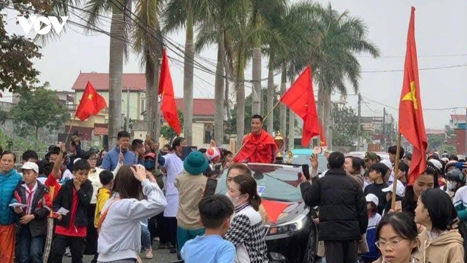 Thủ môn Đình Triệu được chào đón nồng nhiệt khi về quê nhà Thái Bình
