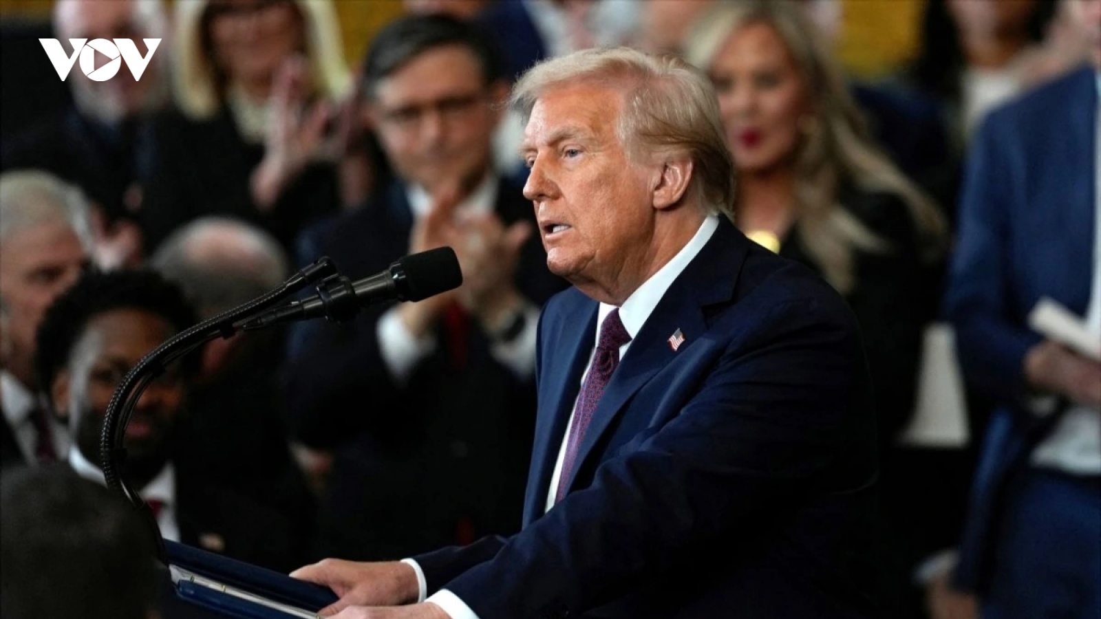 Tổng thống đắc cử Donald Trump nhậm chức, thông báo một loạt thay đổi chính sách