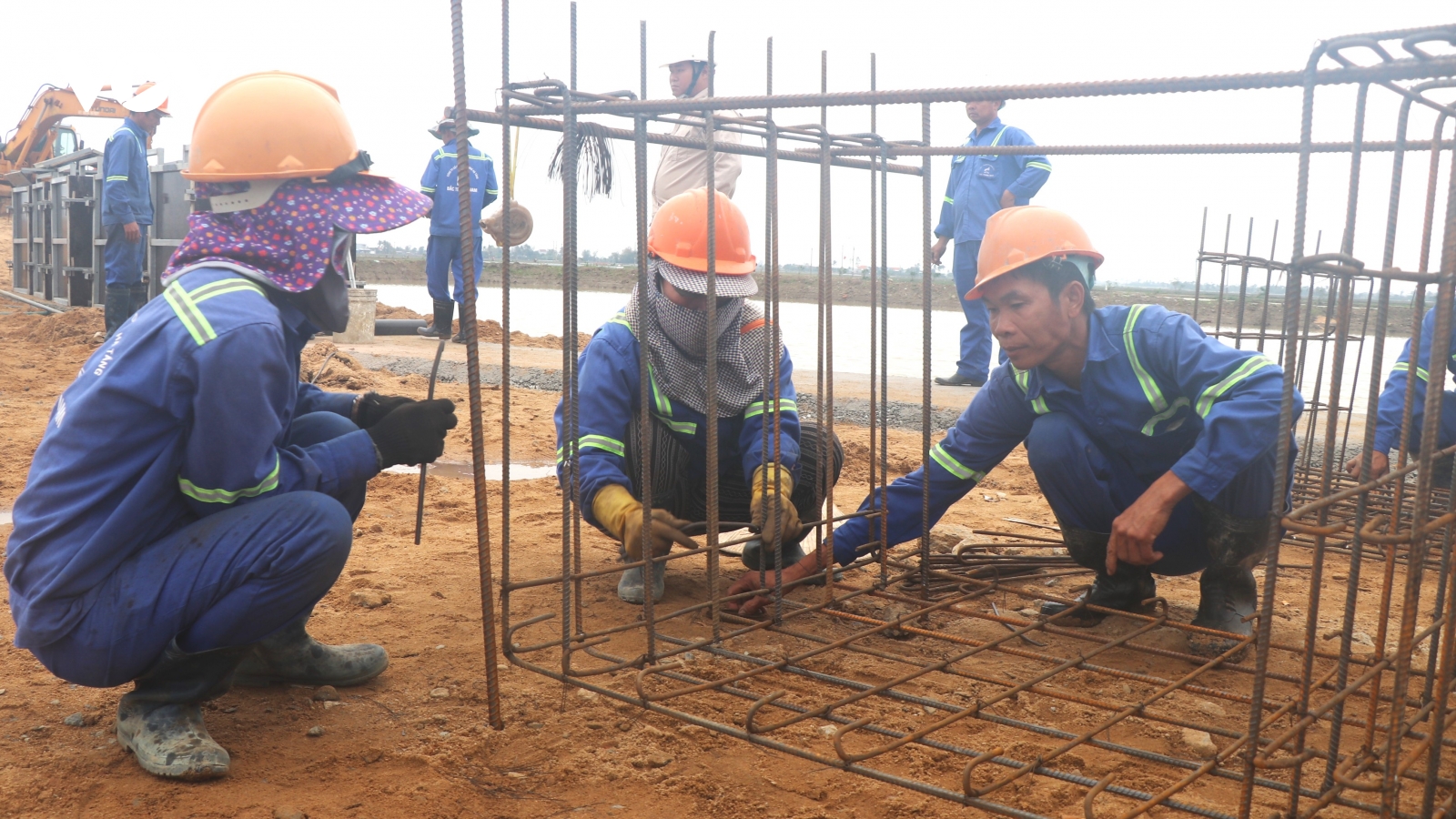 Tăng ca, tăng kíp thi công cao tốc Bắc - Nam qua tỉnh Phú Yên