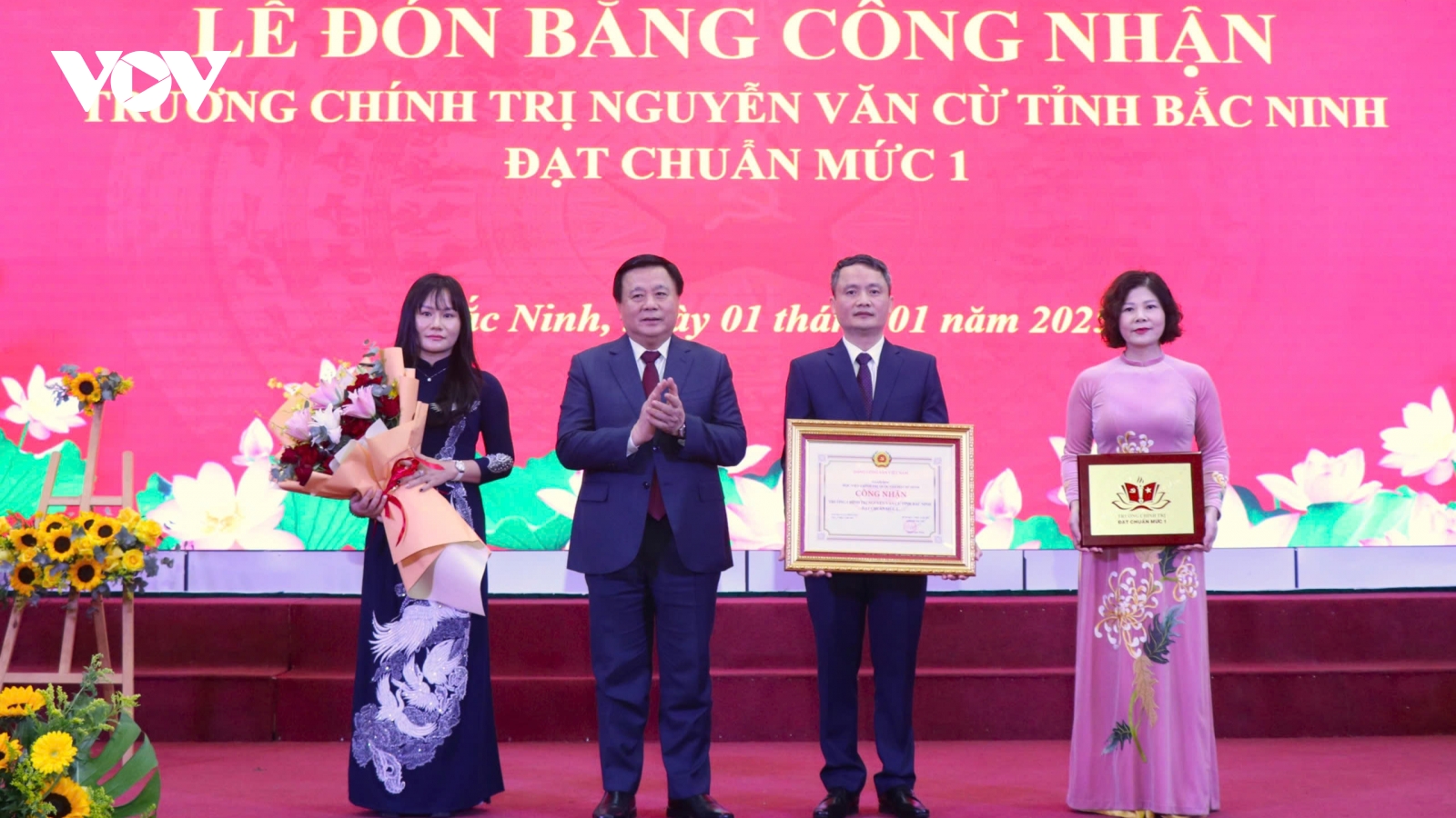 Trường Chính trị Nguyễn Văn Cừ (Bắc Ninh) đón Bằng công nhận đạt chuẩn mức 1