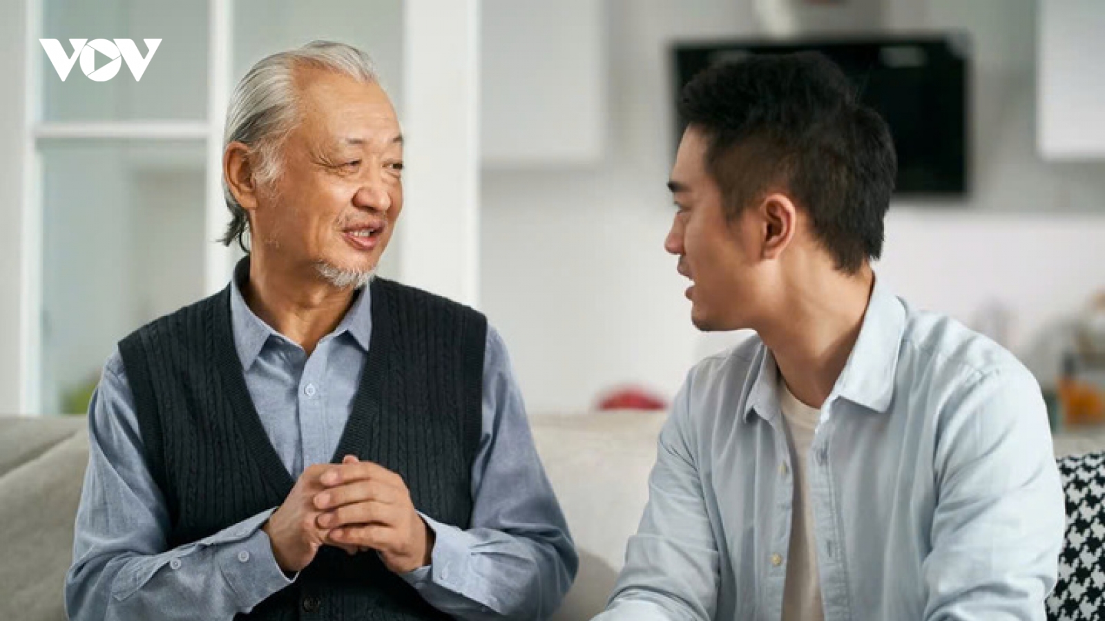 Con cái sợ tốn kém không dám về quê, vợ chồng tôi mang Tết quê ra phố