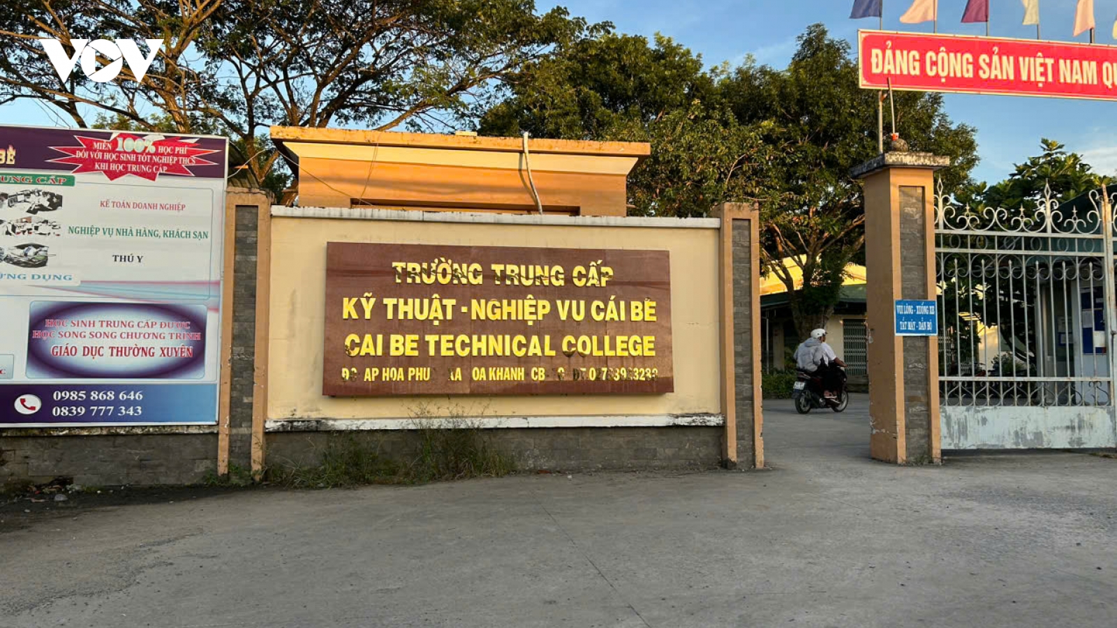Giáo viên trường TC-KTNV Cái Bè được trả lương sau phản ánh của VOV