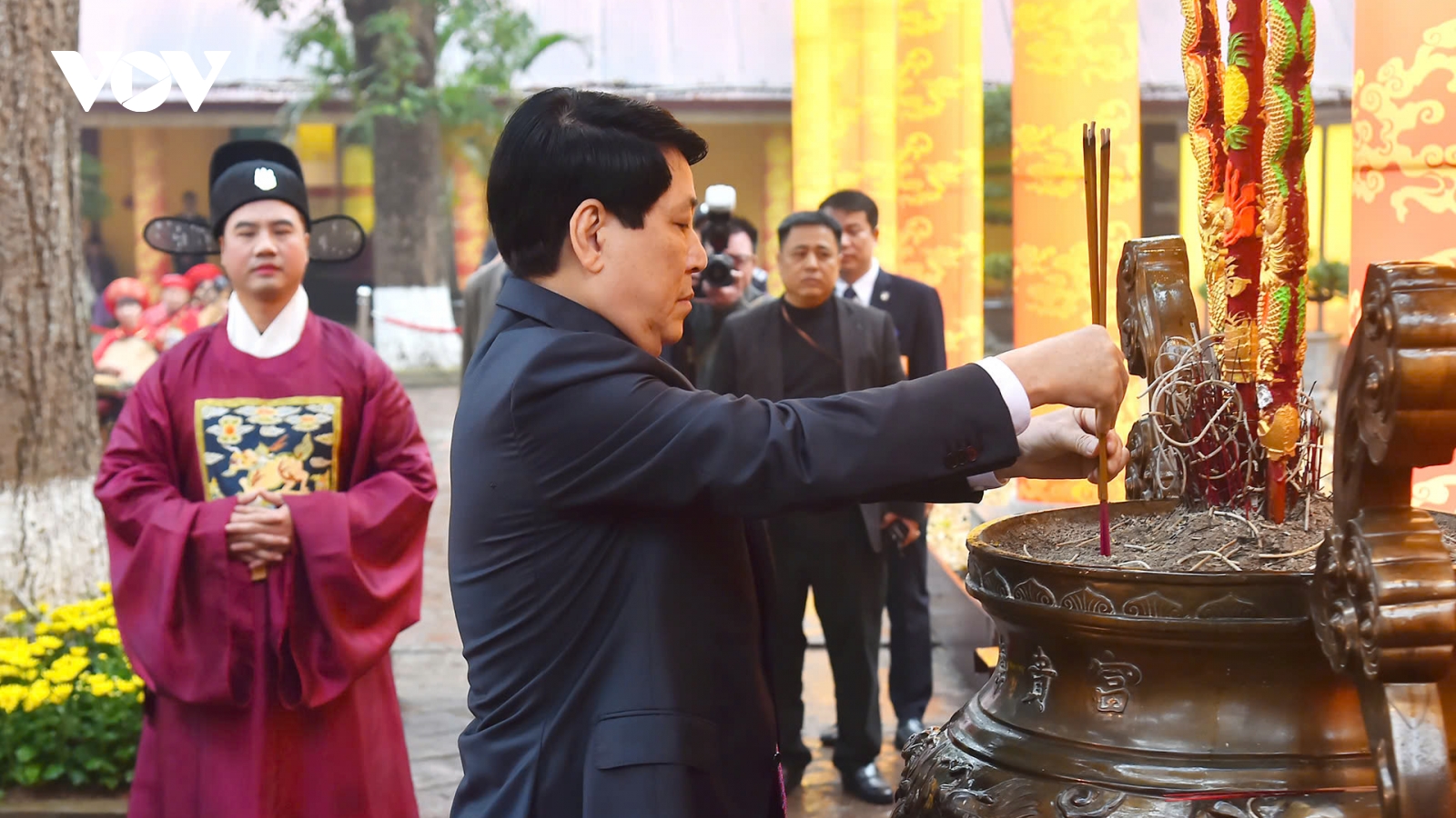Chủ tịch nước chủ trì lễ dâng hương khai Xuân tại Hoàng thành Thăng Long