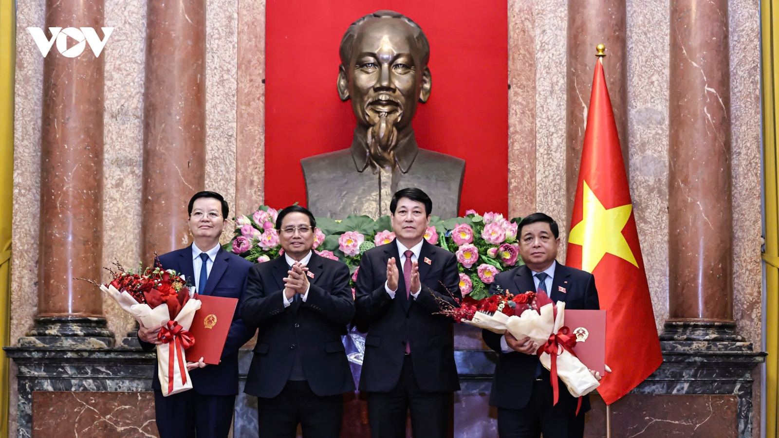 Chủ tịch nước trao quyết định bổ nhiệm 2 phó thủ tướng và 4 bộ trưởng