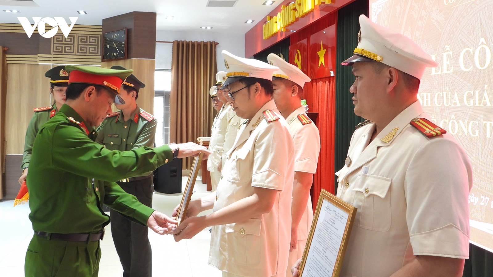 Công an thành phố Đà Nẵng công bố quyết định giải thể công an quận, huyện