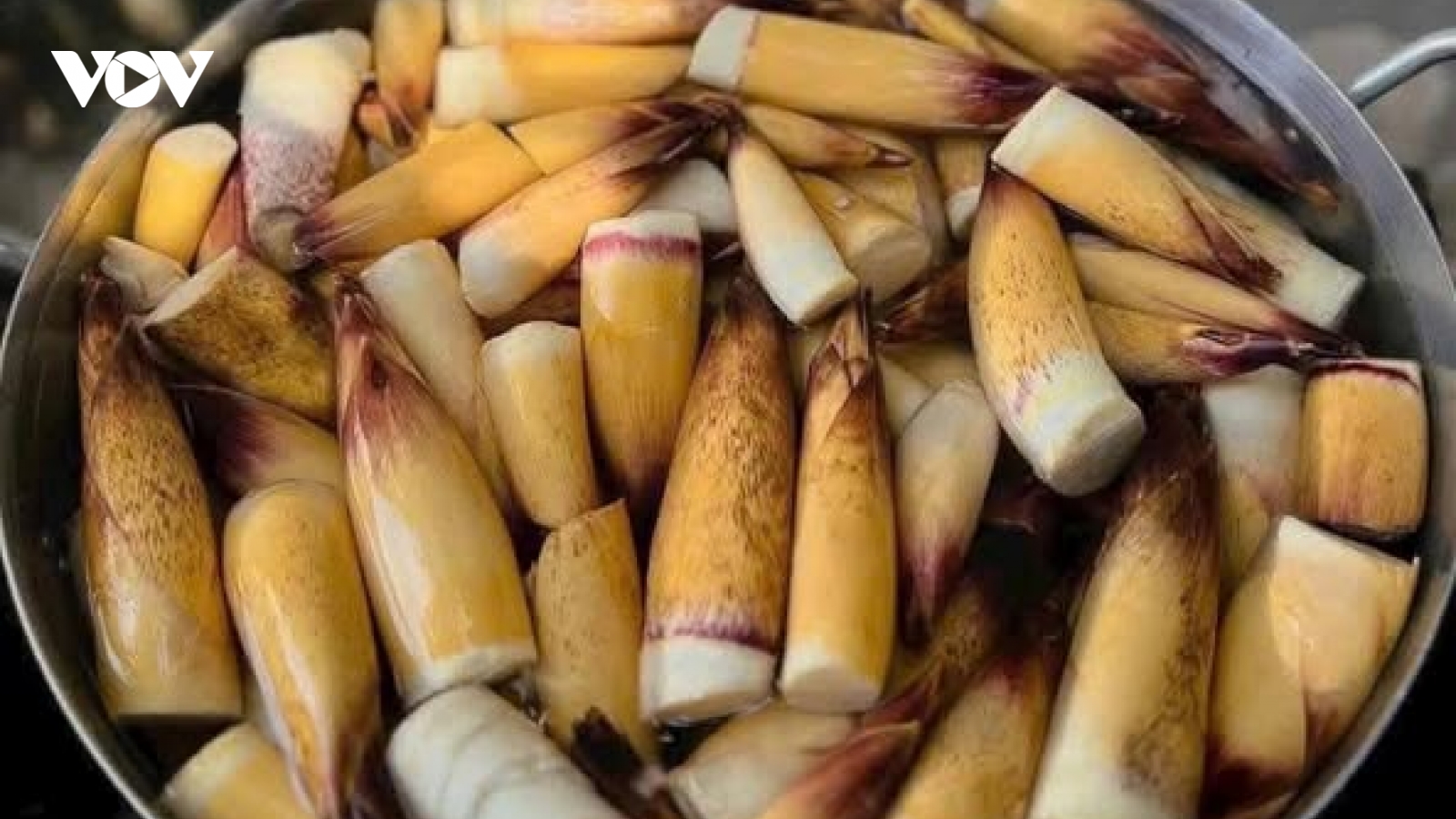 Tiktoker đua ‘mukbang’, đặc sản Tây Bắc “sốt” rần rần trên chợ mạng