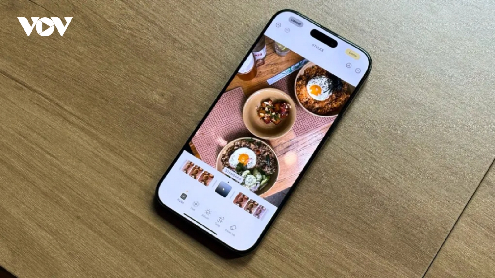 CEO Apple Tim Cook làm tăng sự phấn khích với iPhone 17 Air