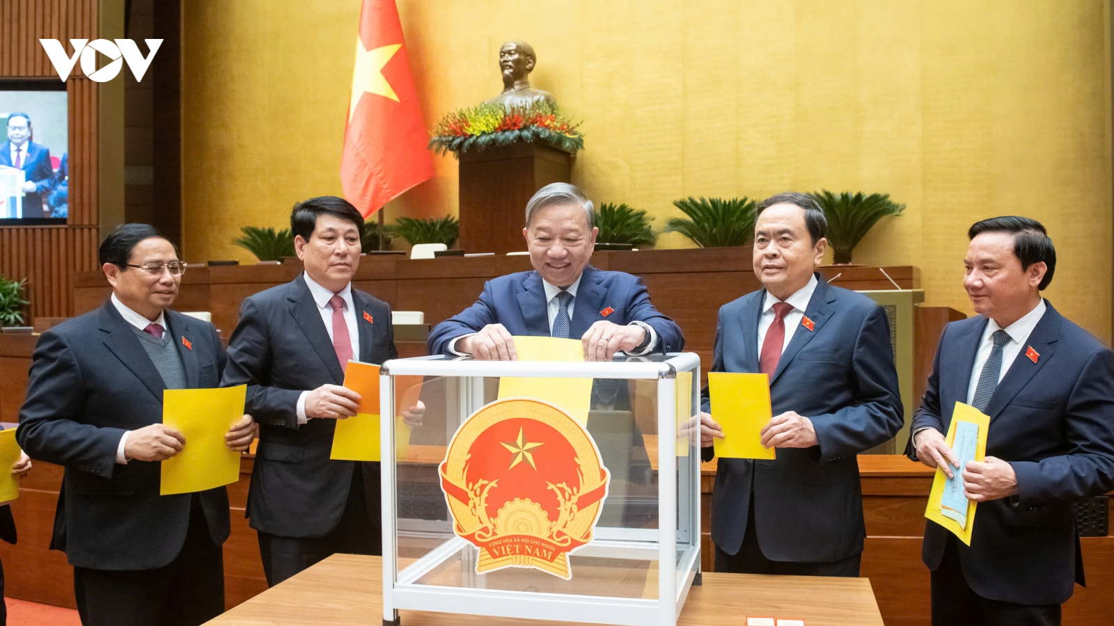 Quốc hội bầu 2 Phó Chủ tịch Quốc hội và Chủ nhiệm 5 ủy ban