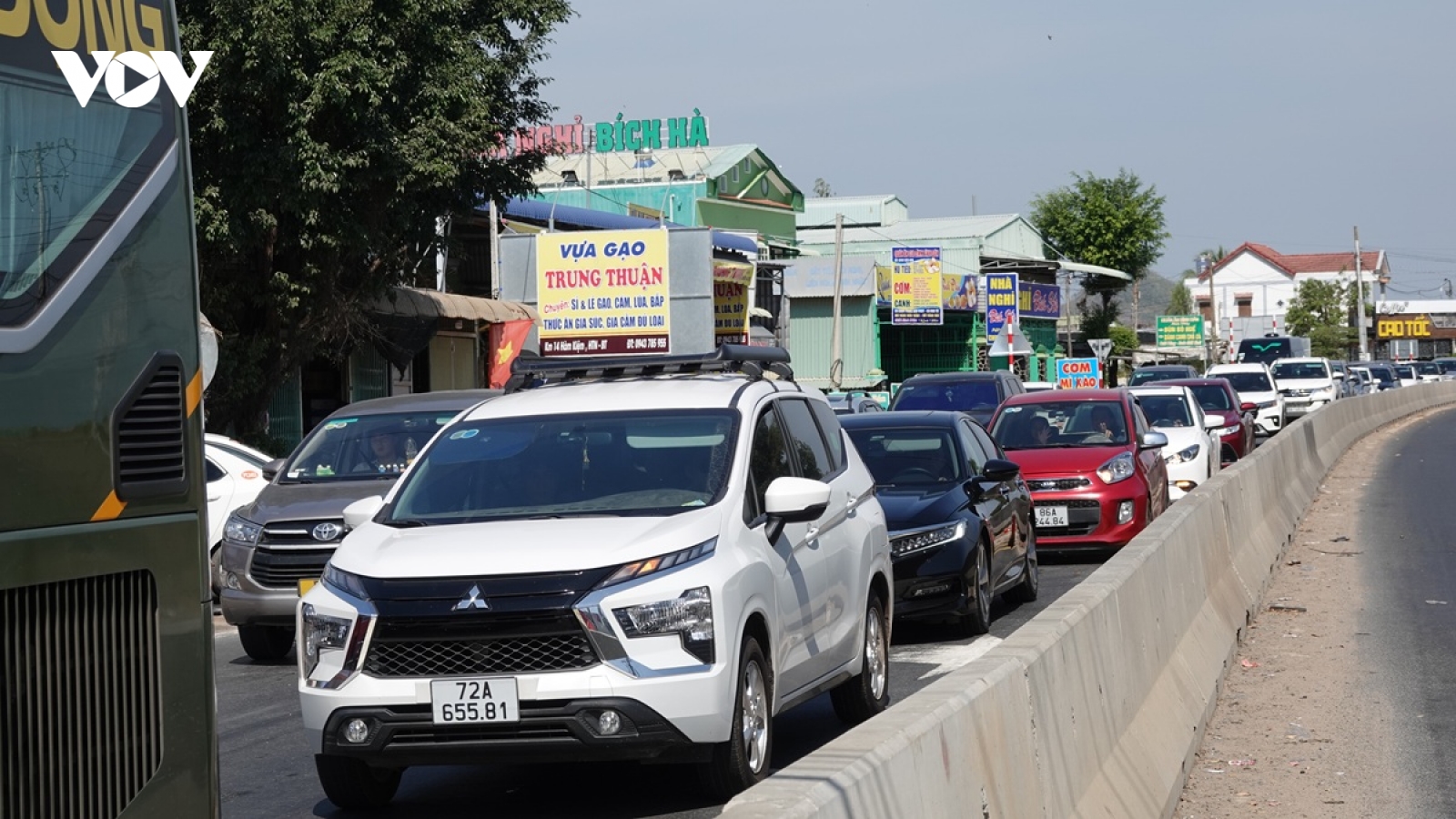 Phân luồng, điều tiết giao thông để người dân quay lại phía Nam an toàn