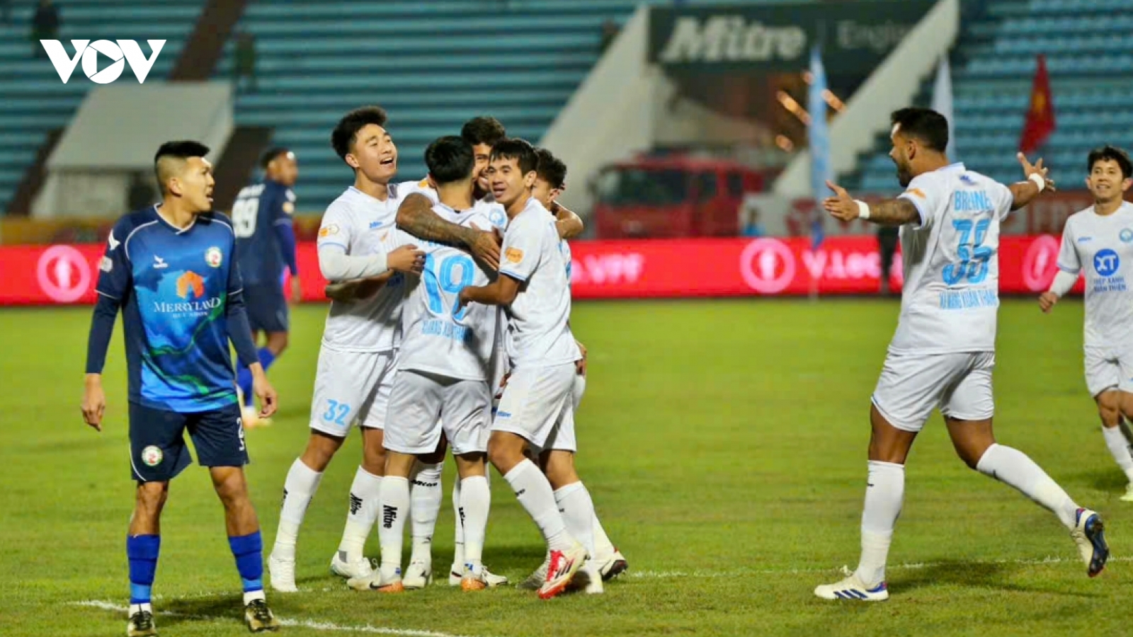 Sau vòng 14 V-League 2024/2025: Nam Định và Hà Nội FC thị uy sức mạnh