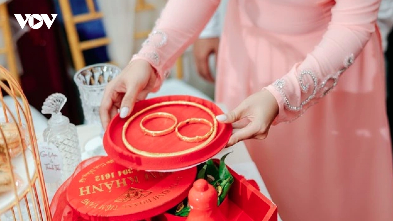 Giá vàng lên cao, tôi áp lực chuyện mua vàng cưới