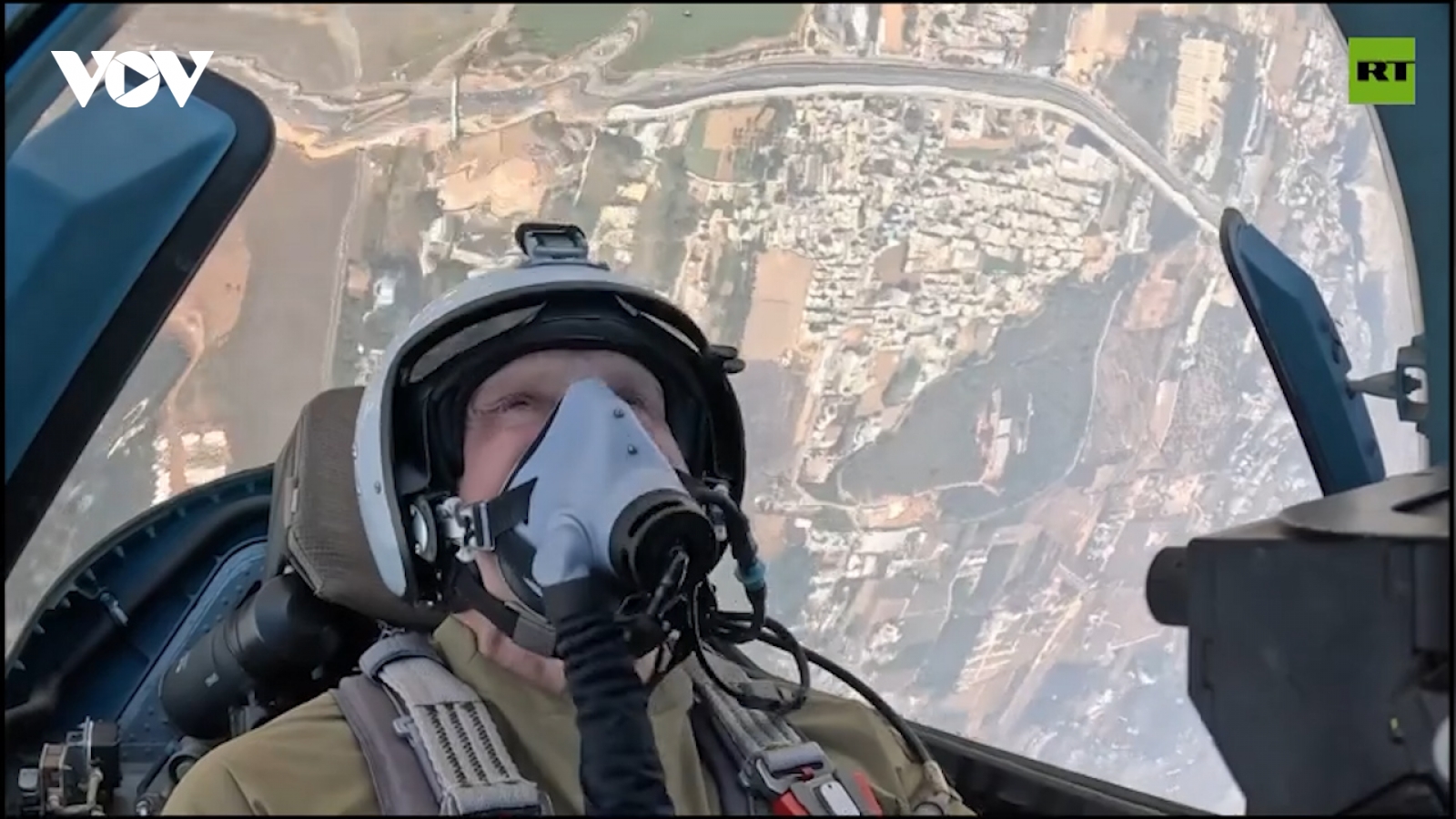 Hình ảnh ấn tượng từ buồng lái Su-57 tại triển lãm quốc phòng Ấn Độ