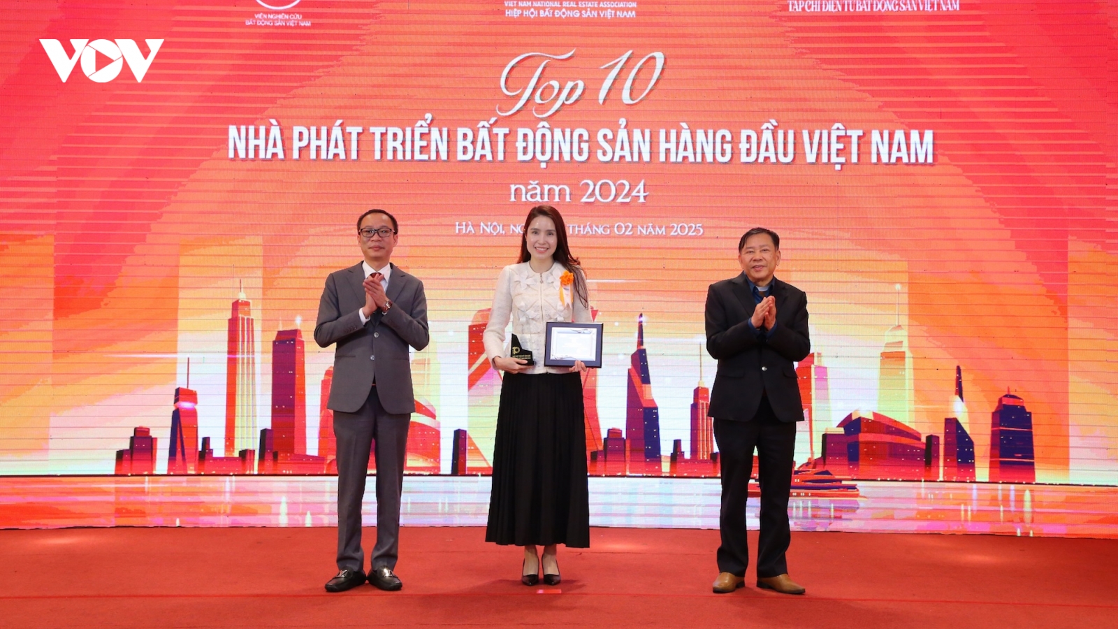 Văn Phú - Invest với giải thưởng Top 10 nhà phát triển bất động sản hàng đầu