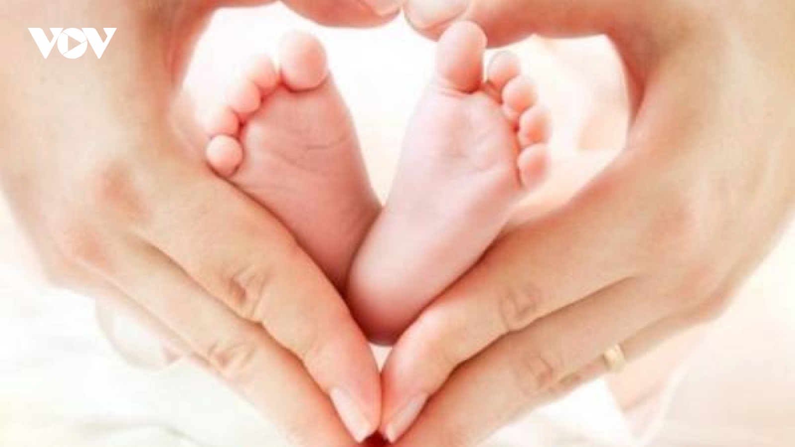 Bộ Chính trị yêu cầu không kỷ luật những trường hợp sinh con thứ 3 trở lên