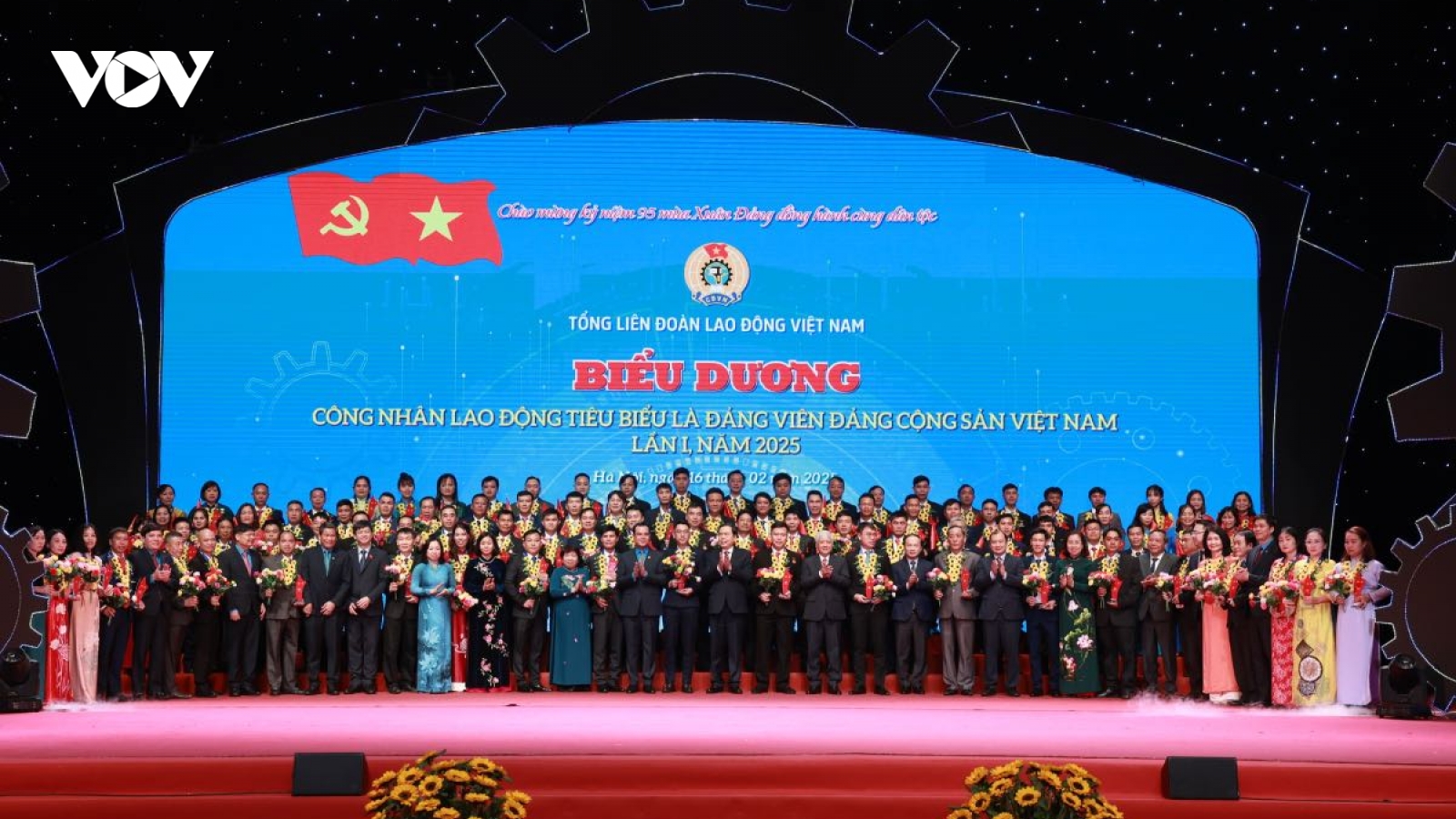 Biểu dương 95 công nhân lao động tiêu biểu là đảng viên