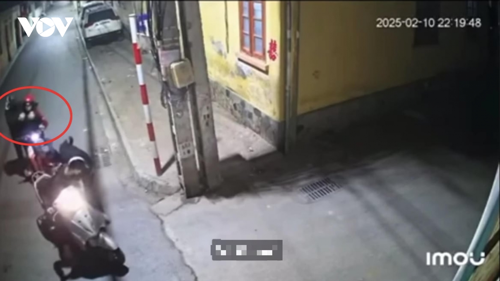 Truy bắt ba đối tượng cướp tài sản của cô gái tại Gia Lâm, Hà Nội