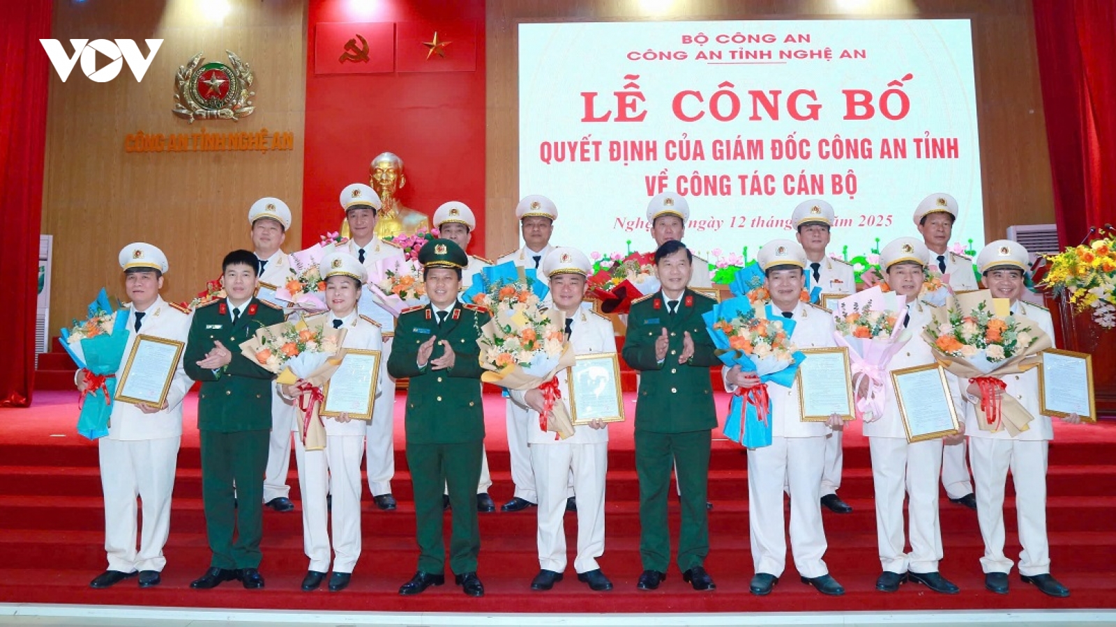 13 lãnh đạo công an cấp phòng và cấp huyện ở Nghệ An nghỉ trước hạn tuổi