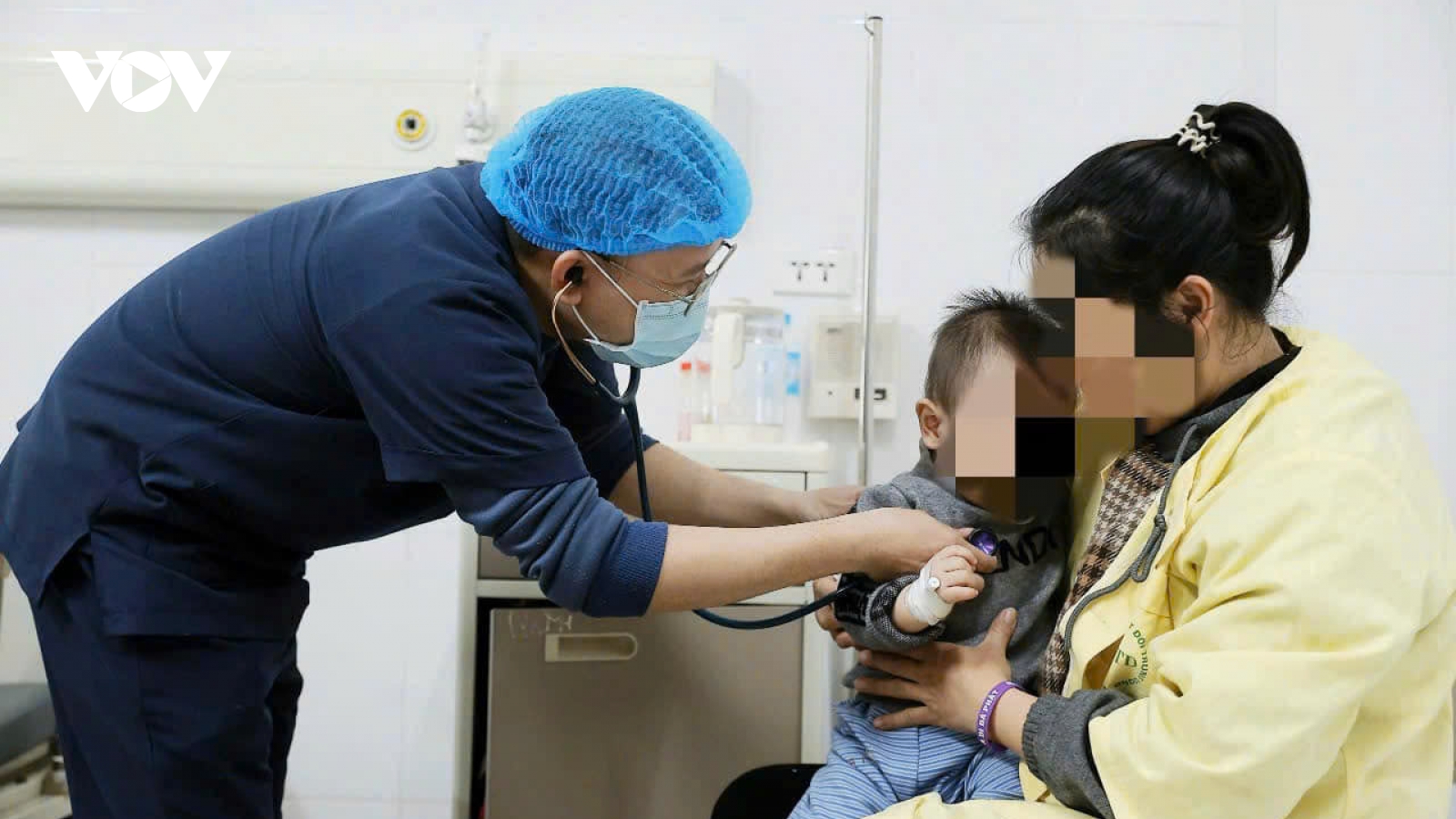Trẻ mắc cúm A thường có biểu hiện như thế nào, chăm sóc ra sao?