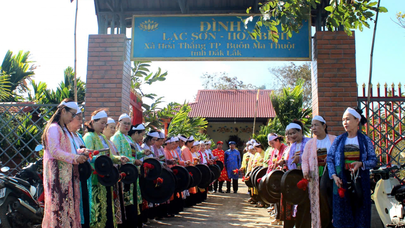 Những ngôi đình Mường nối liền thế kỷ