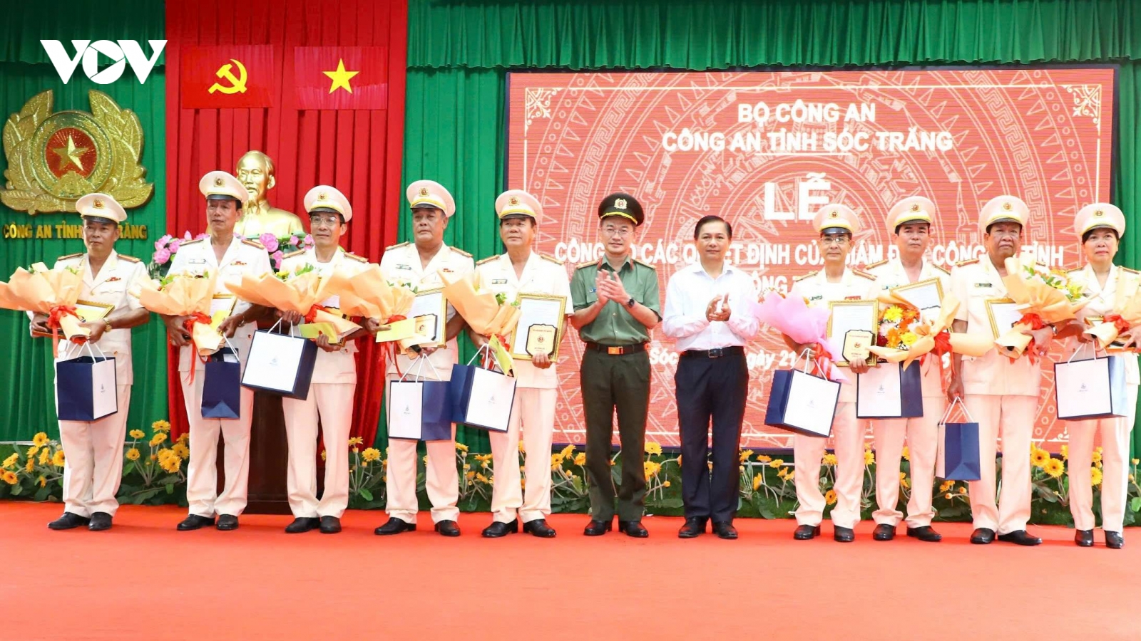 30 cán bộ thuộc Công an tỉnh Sóc Trăng nghỉ công tác, nghỉ hưu trước tuổi