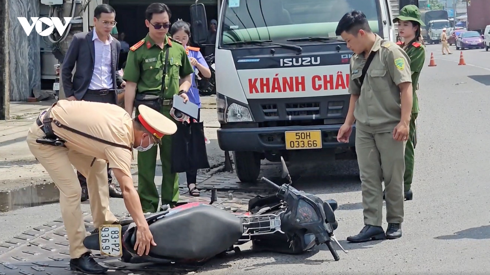 Thông tin mới nhất vụ xe tải chèn qua người lái xe máy 2 lần