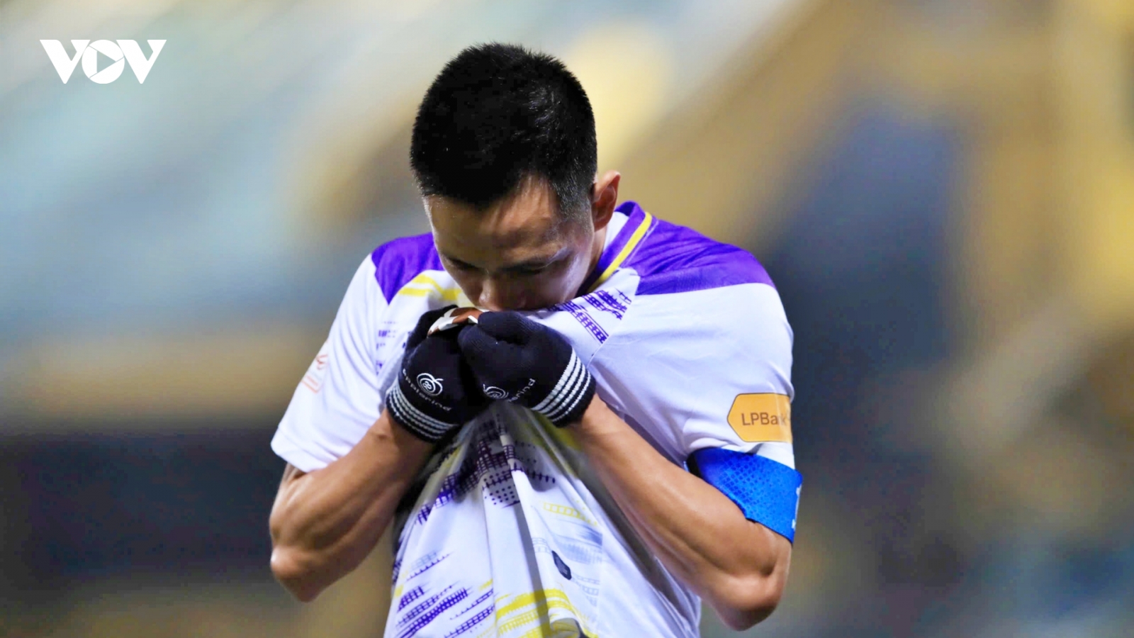 Chuyển nhượng V-League 24/25: Hà Nội FC đàm phán gia hạn hợp đồng với Văn Quyết